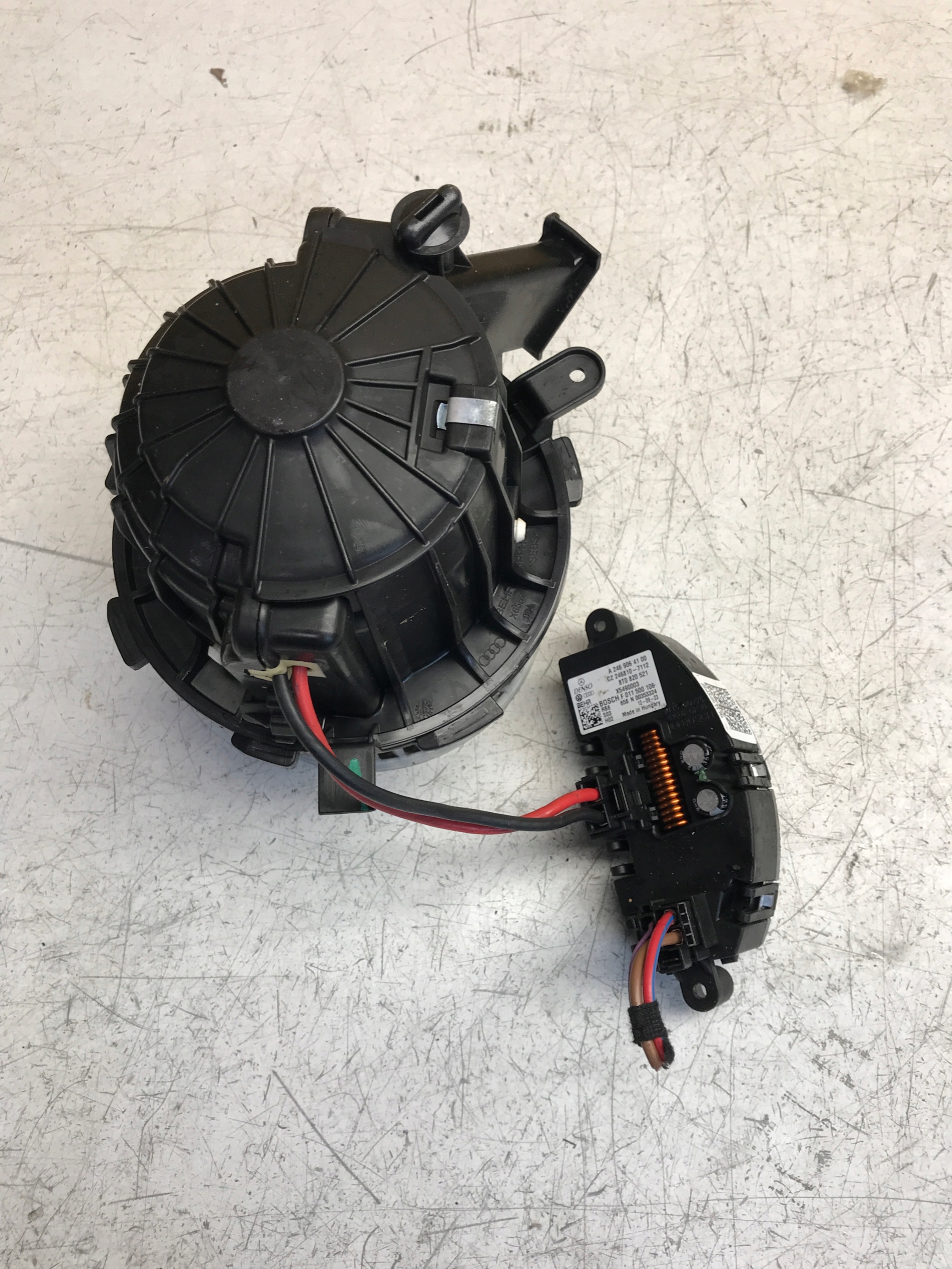 Lüfter DMUCHAWA AUDI A4 B8 A5 LIFT 8T0820521