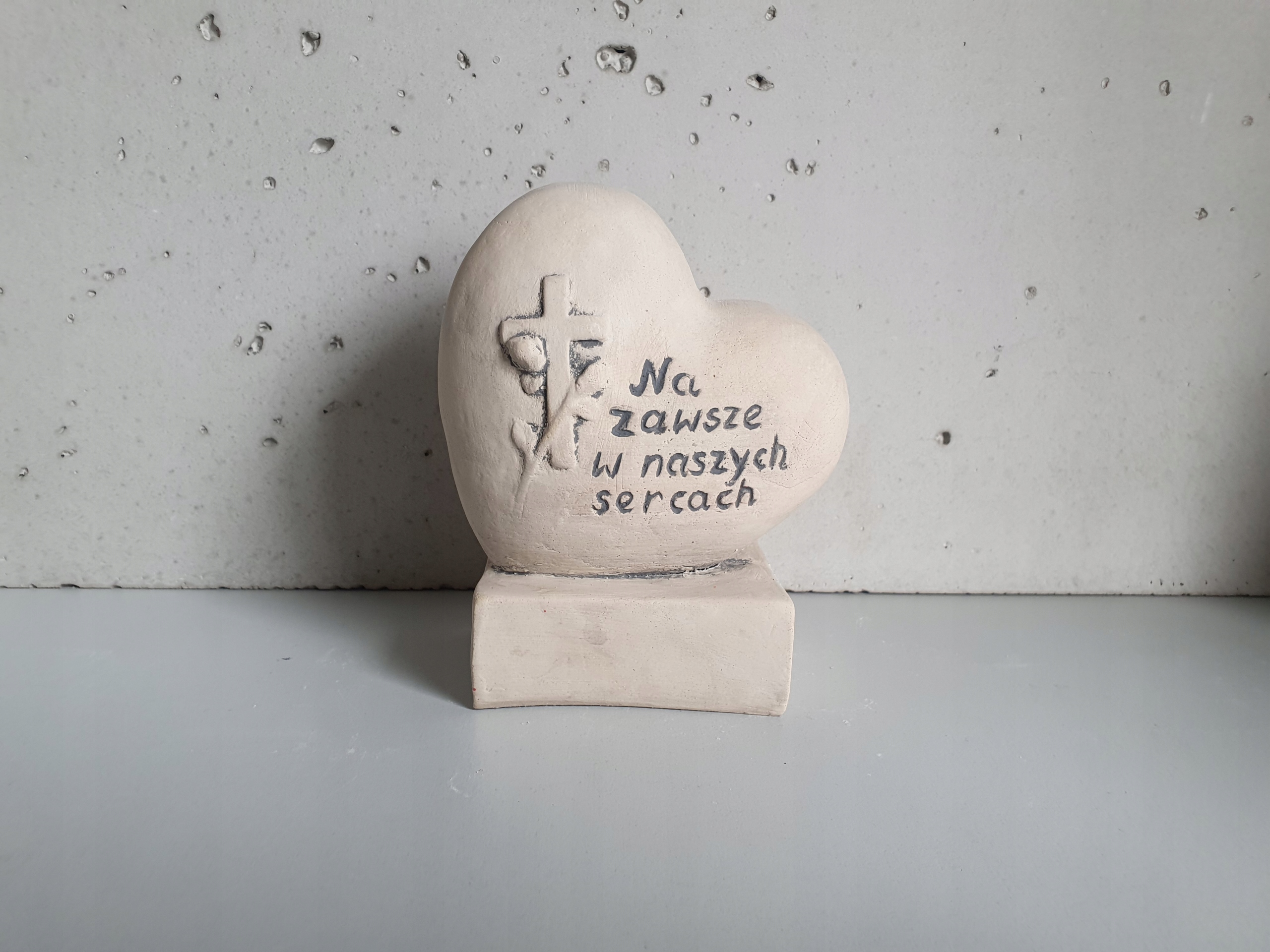 

Stroik serce kwiaty cmentarz grób pomnik dekoracja