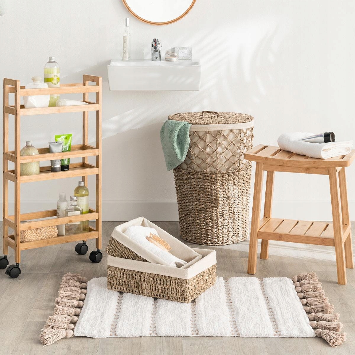 STOŁEK BAMBUSOWY Z PÓŁKĄ w stylu skandynawskim Marka 5five Simple Smart