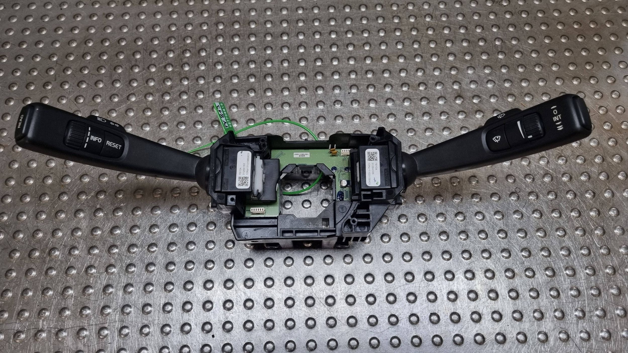 commodo commande levier commodo sous volant 31264162 VOLVO S60 II XC60 et V70 III XC70 II