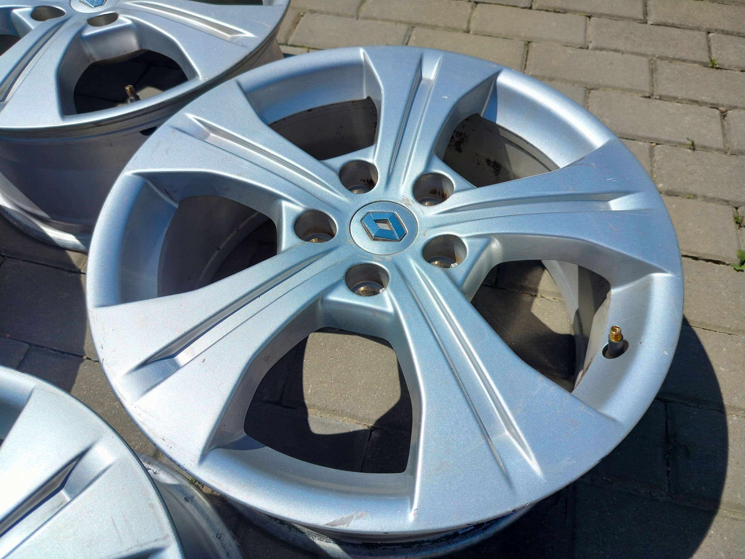 Felgi aluminiowe Renault OE 5x114,3 17 calowe Średnica felgi 17