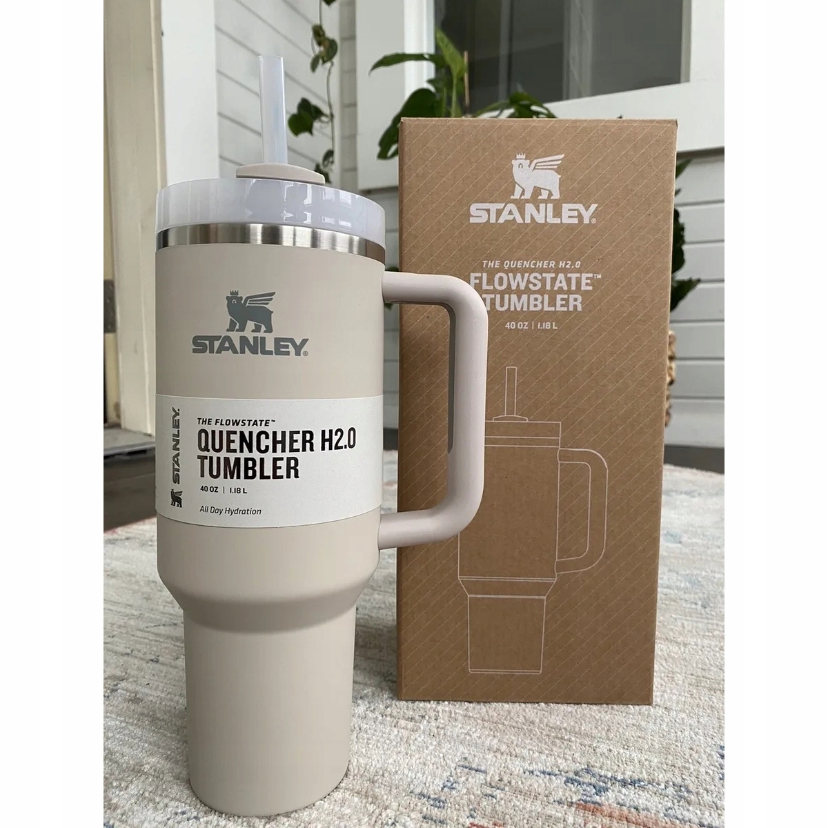 KUBEK TERMICZNY Z UCHWYTEM I SŁOMKĄ TERMOS NA KAWE 40OZ Kolor dominujący biały