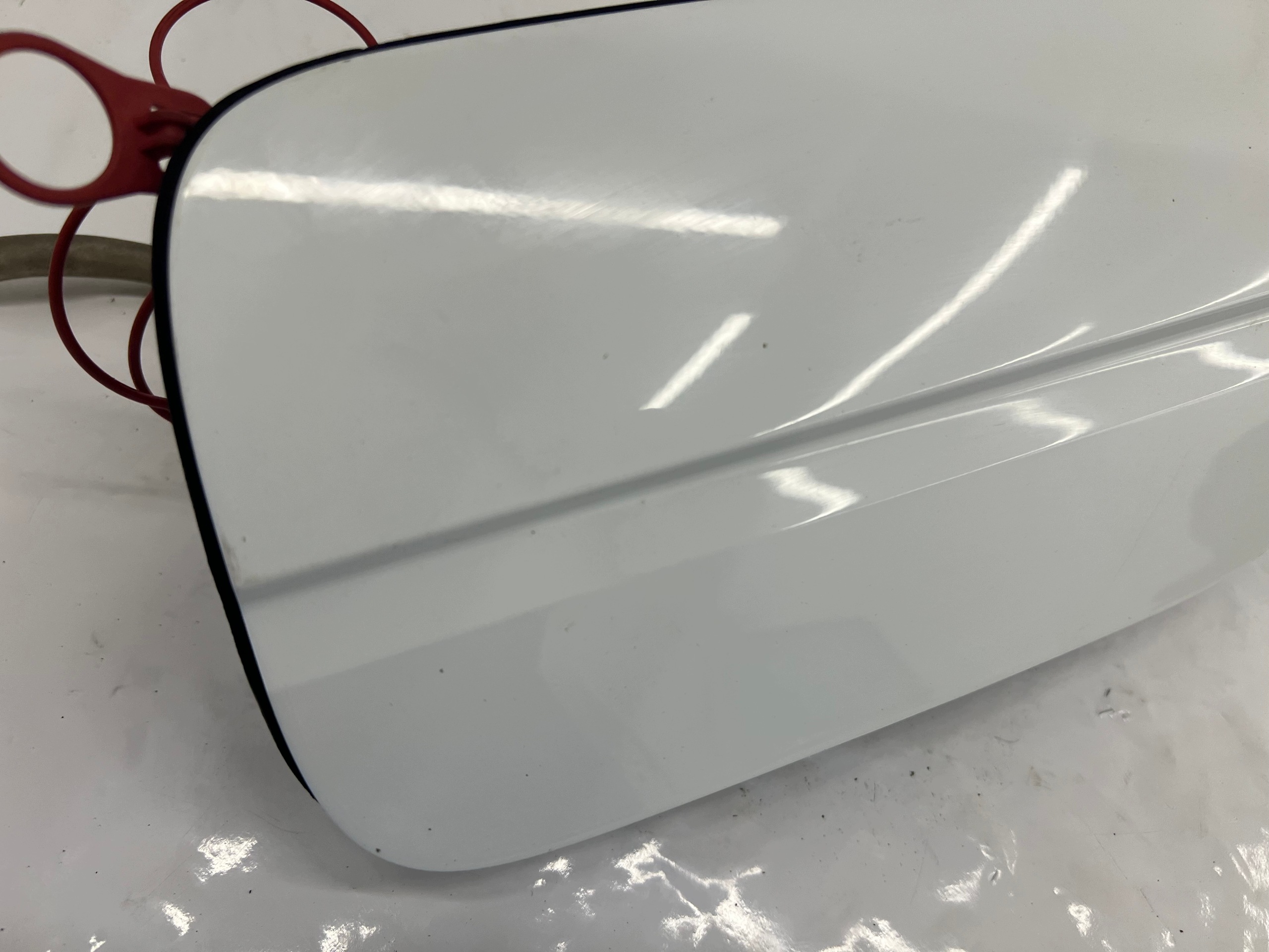 AUDI A4 B9 KLAPKA Tankklappe Dämpfer LY9C BIALY 8W0809906