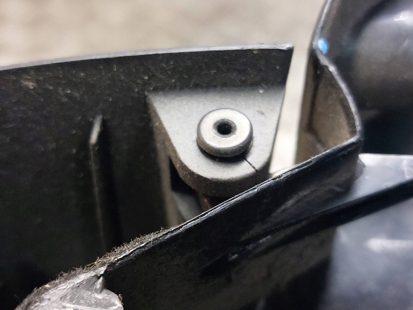 SCHOWEK PASAŻERA VOLKSWAGEN PASSAT B5 3B1857101 Producent części Volkswagen