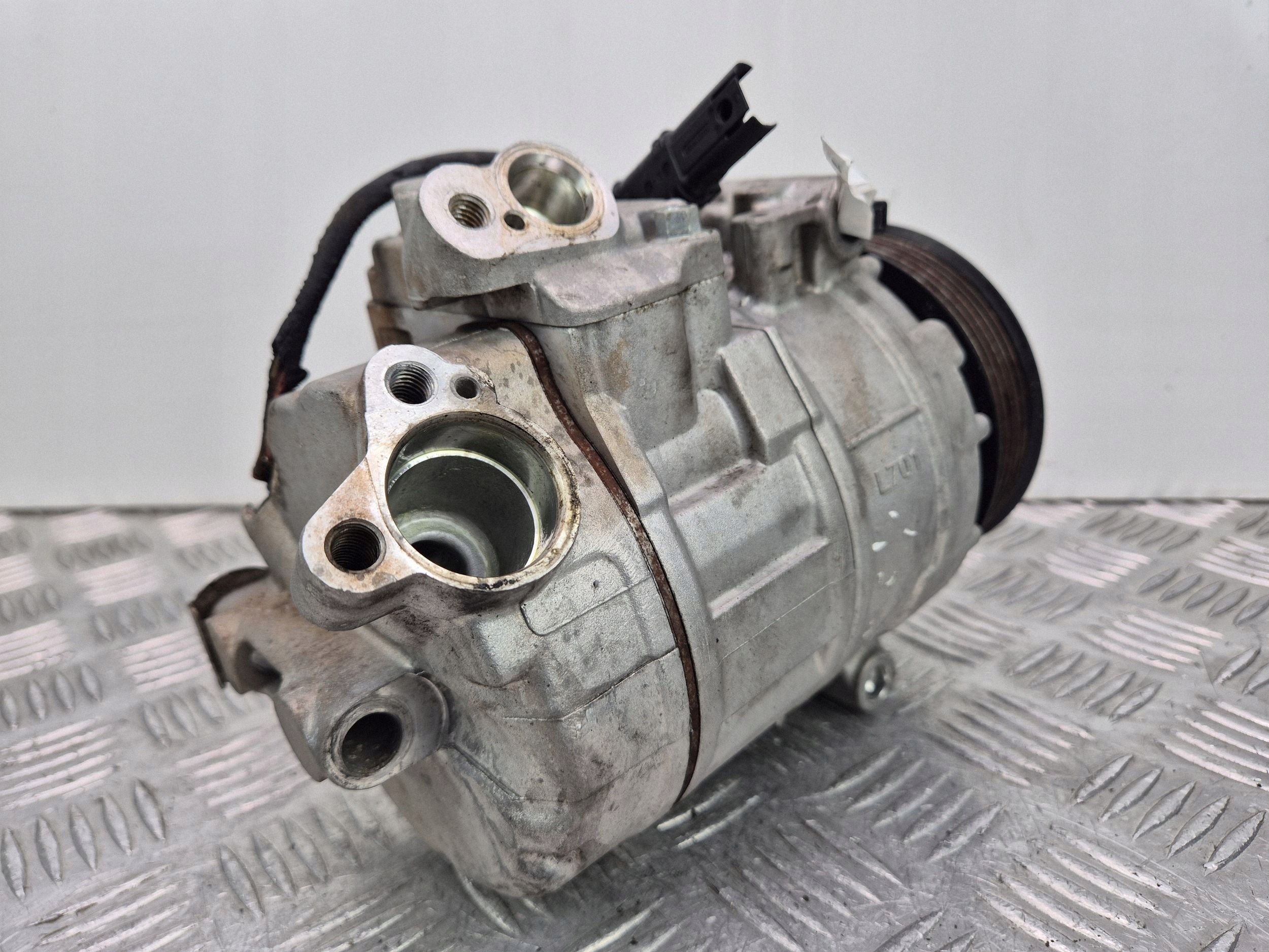 BMW 3 E92 E93 330i kompresor klimatizacie N52B30AE 9122618