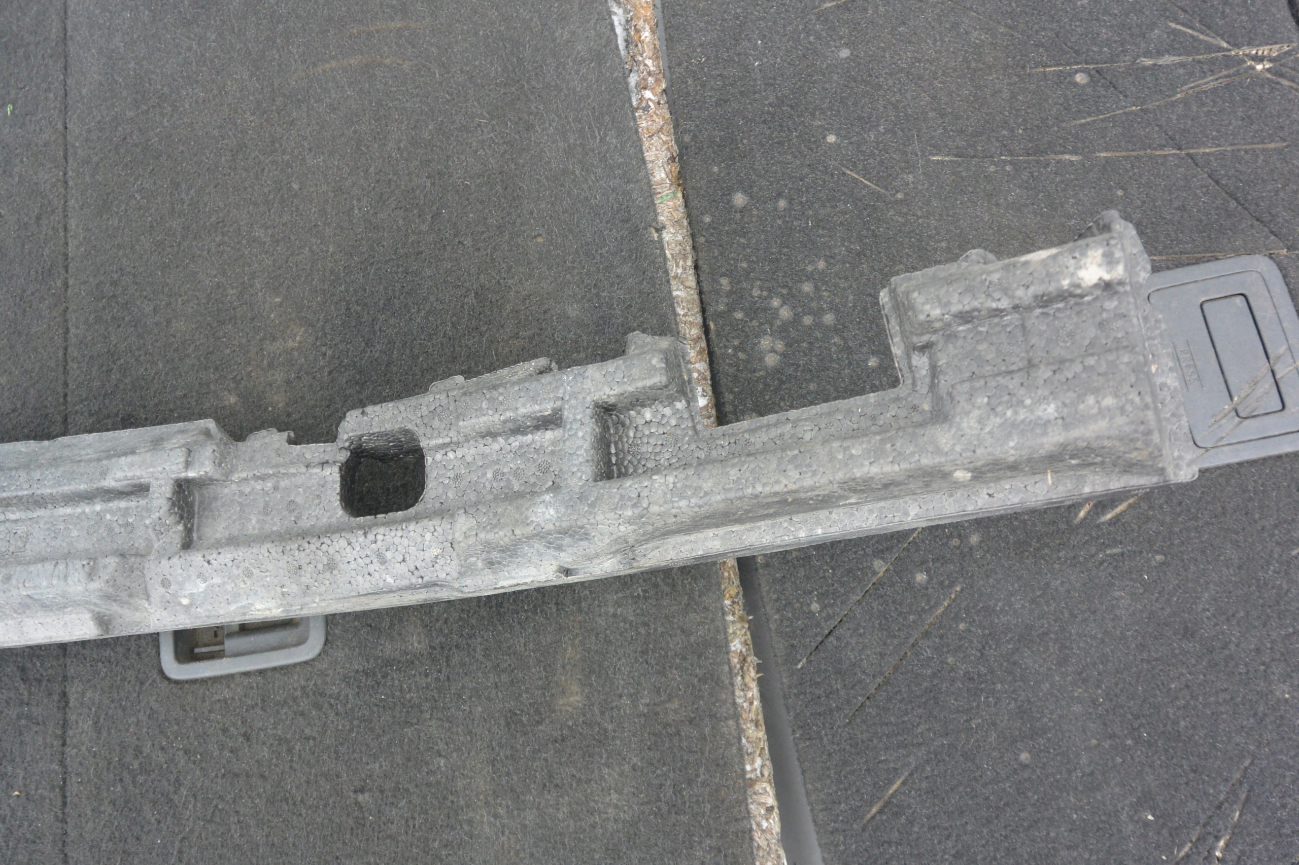 ABSORBER DER STOSSSTANGE VORNE MERCEDES C-KLASA W204