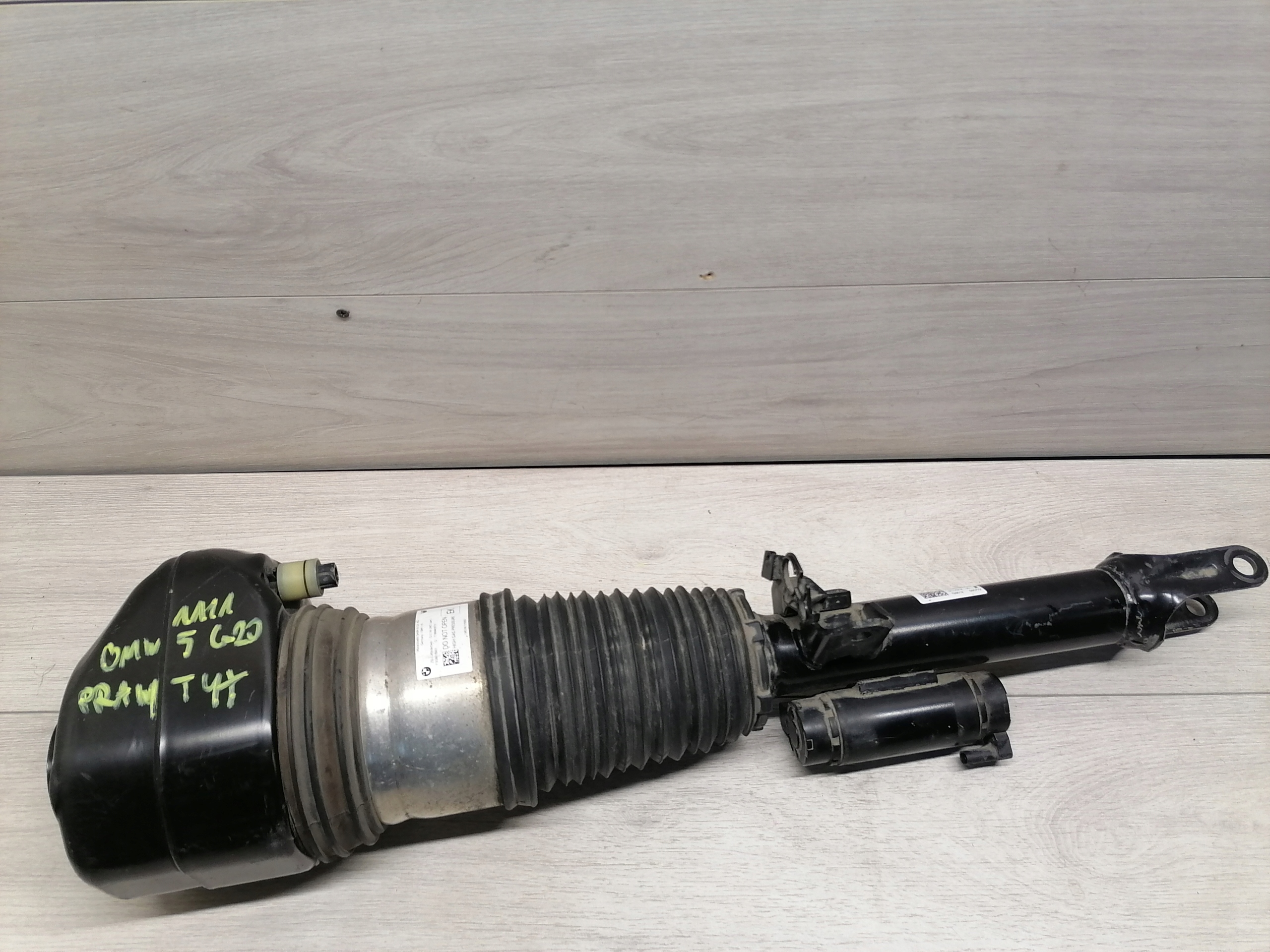 BMW 5 G30 амортизатор задній лівий 13981113