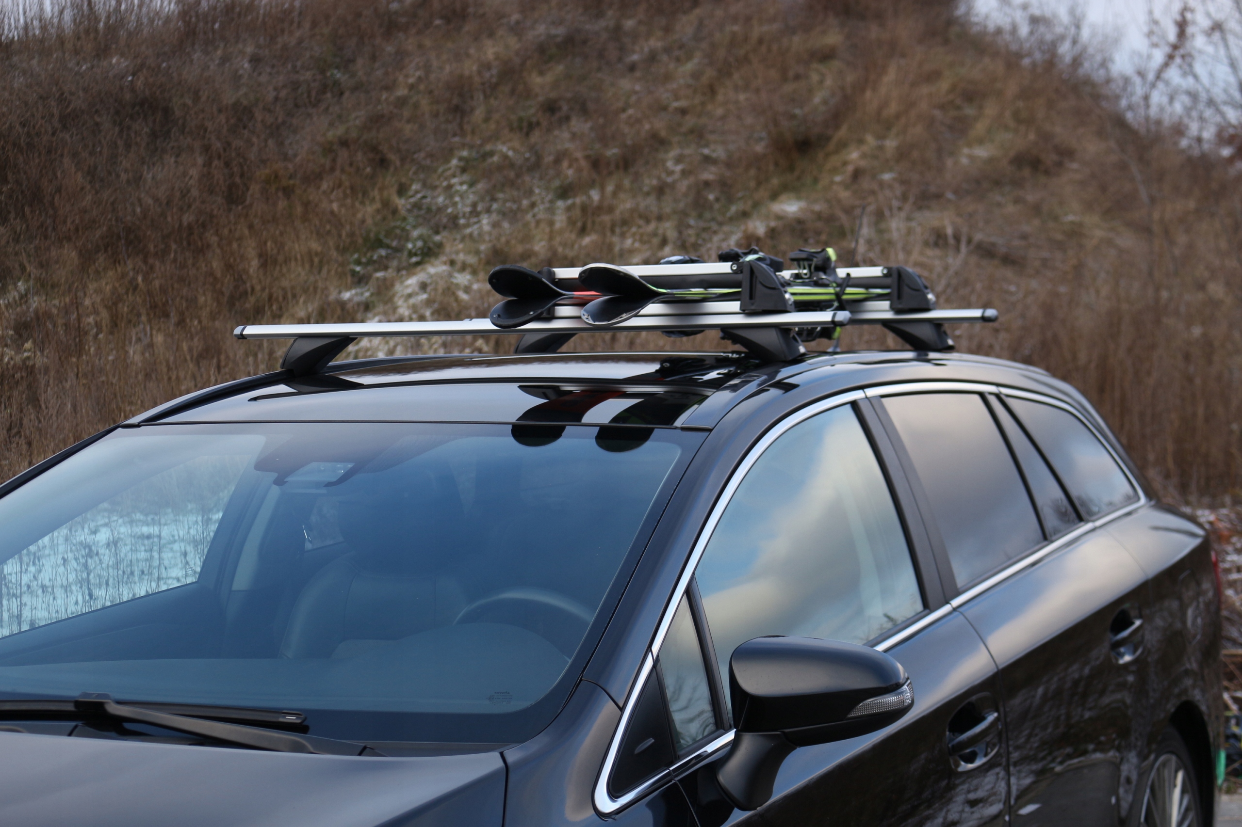 Bagażnik narciarski uchwyt Menabo 4 narty 2 deski Ładowność - deski snowboardowe 2