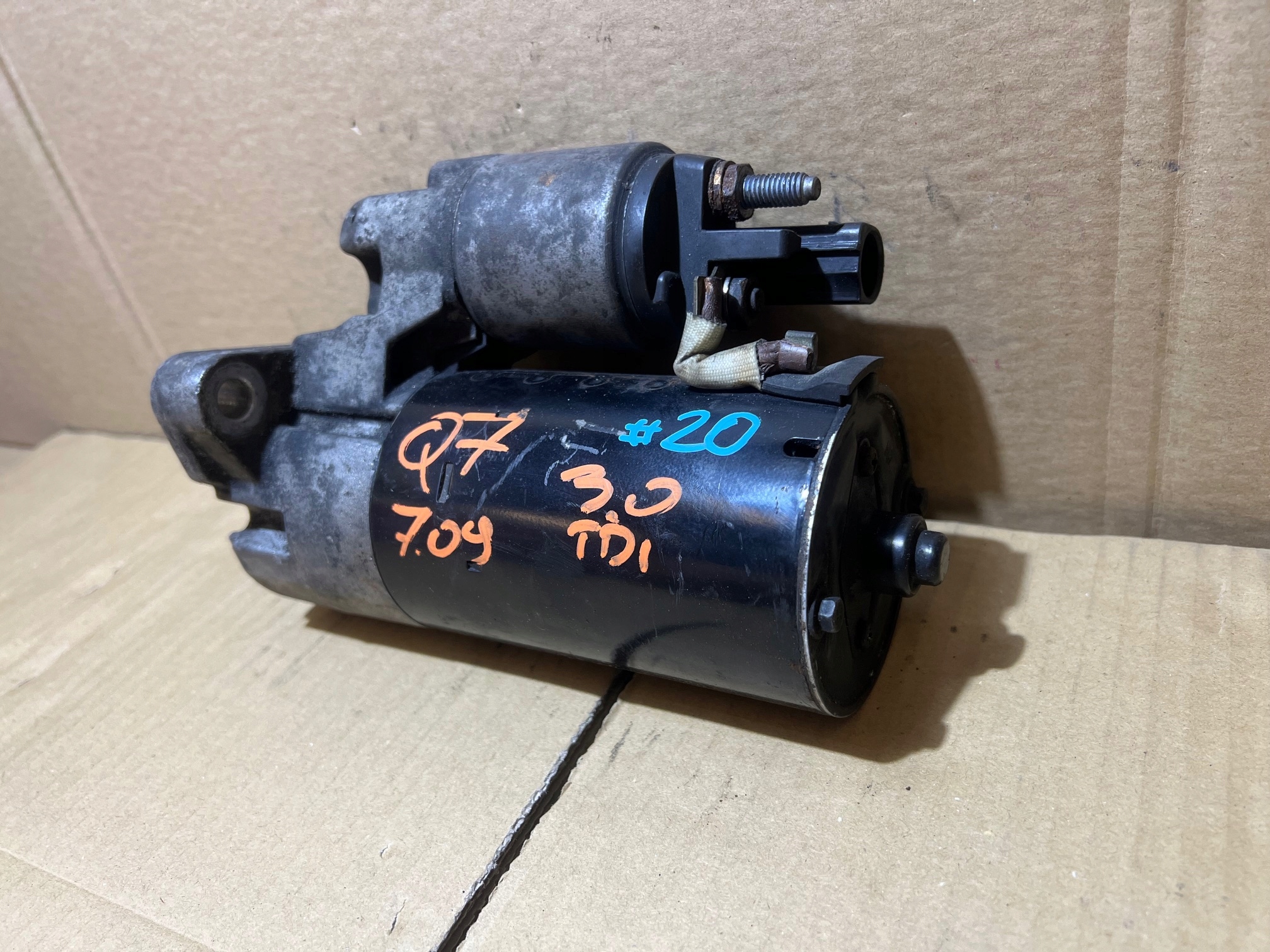 AUDI Q7 4L 3.0 TDI starter motora 059911024C