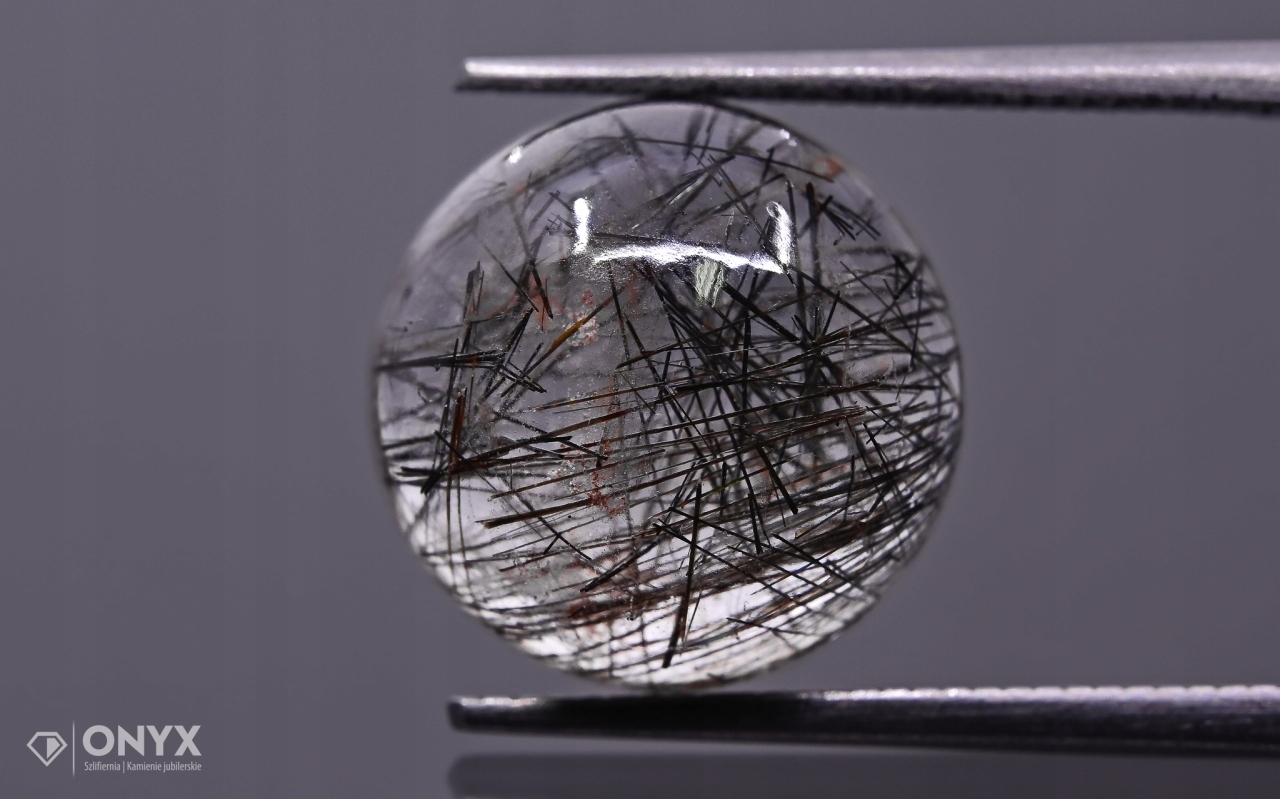 Křemen s turmalínem kabošon A kulatý fi 12 mm