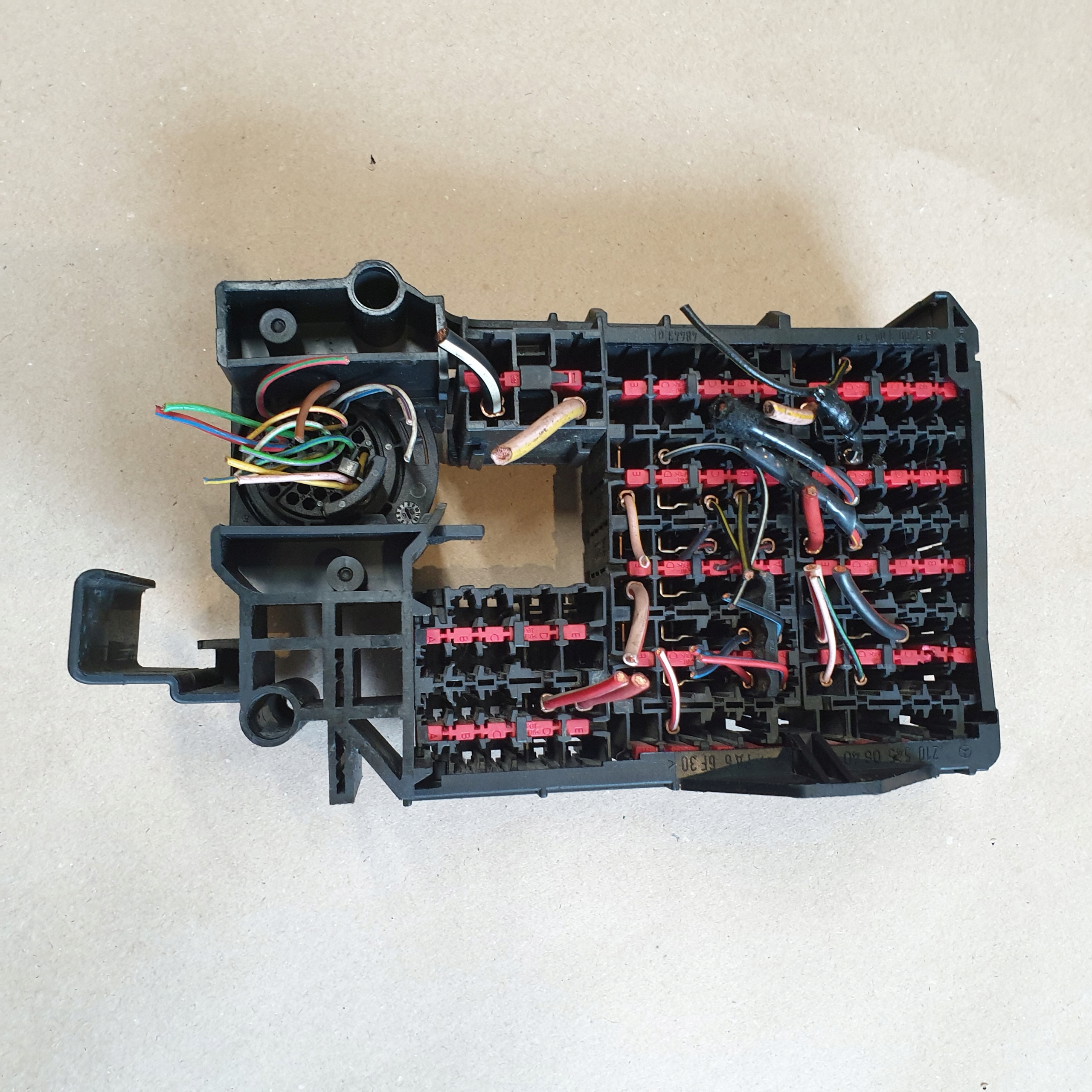 Module fusibles MERCEDES E W210 2105450640