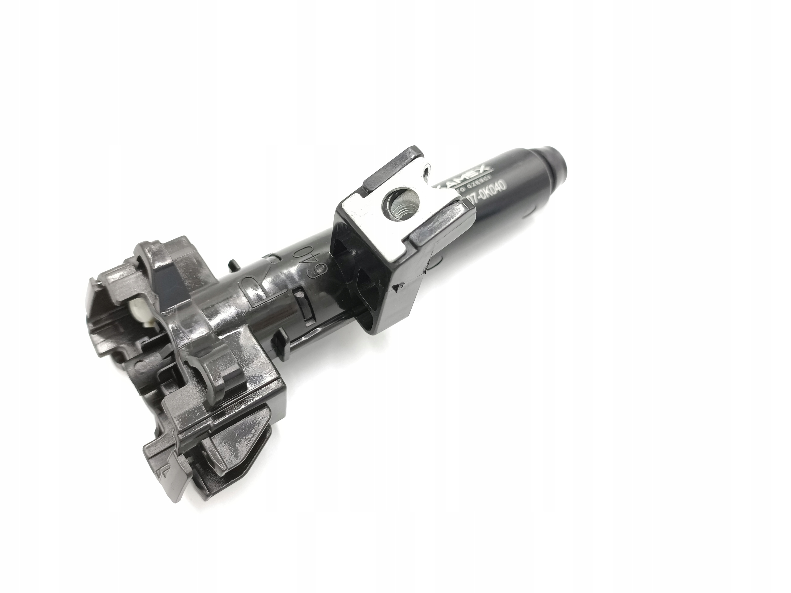 NOWY SPRYSKIWACZ Z ZASLEPKA TOYOTA HILUX VIII 8 R Installation side Front