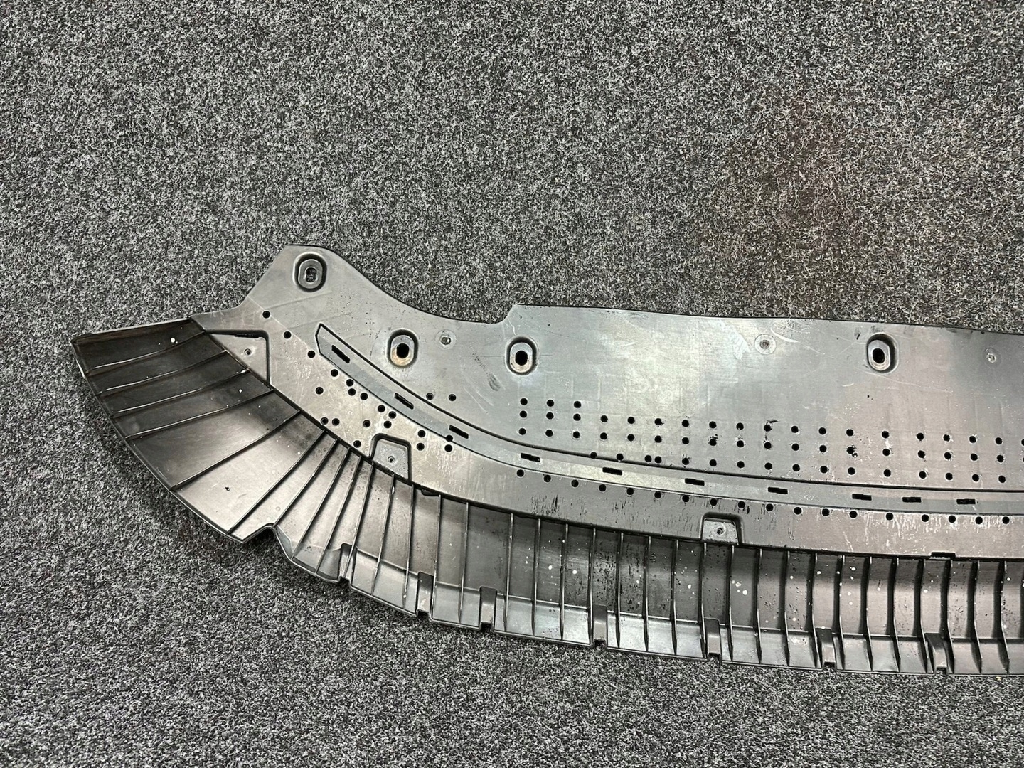 AUDI A6 C8 OSŁONA PŁYTA POD ZDERZAK 4K0807611B Typ samochodu Samochody osobowe