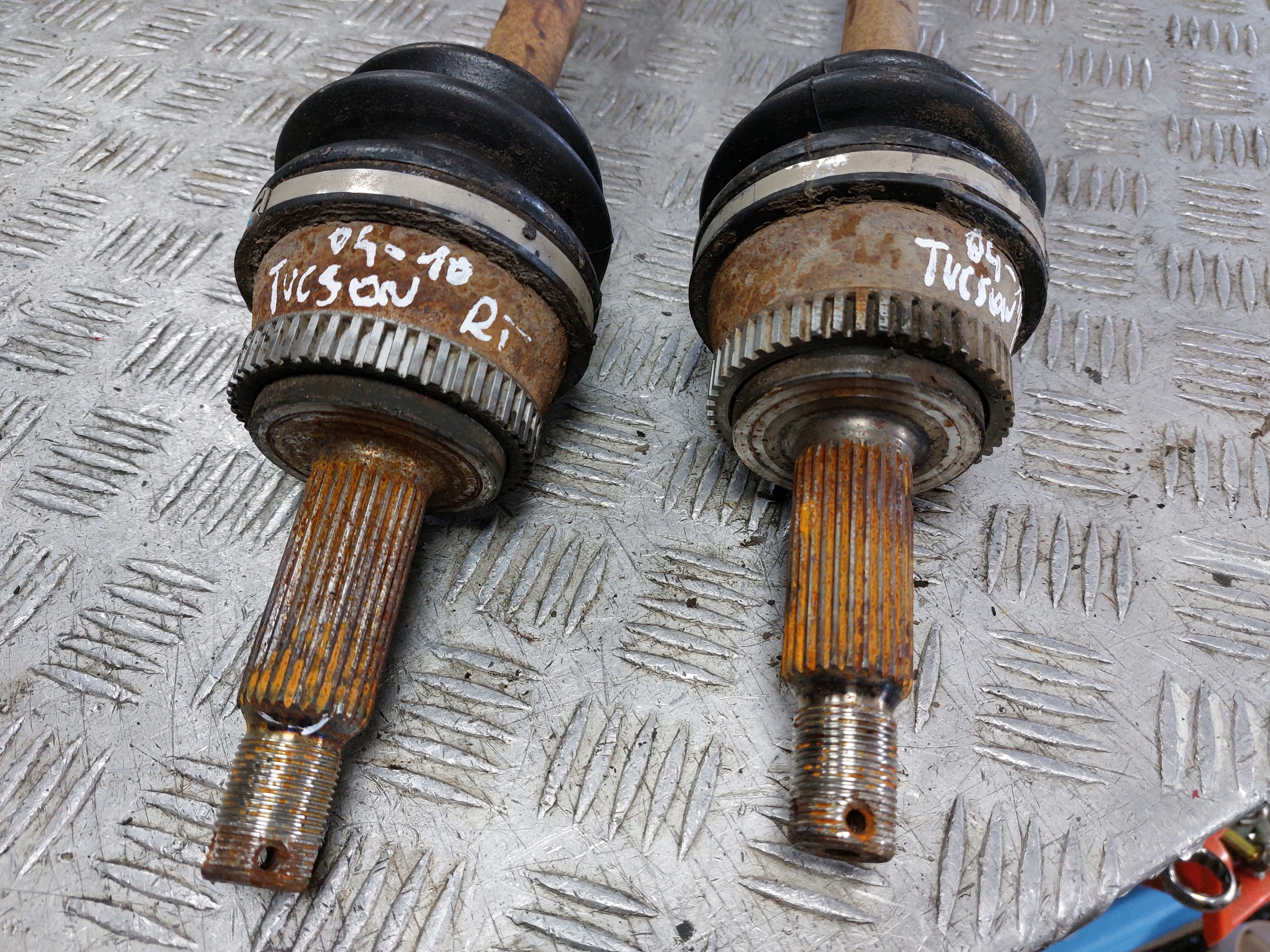 semi-axis rear part right left Hyundai Tucson 04