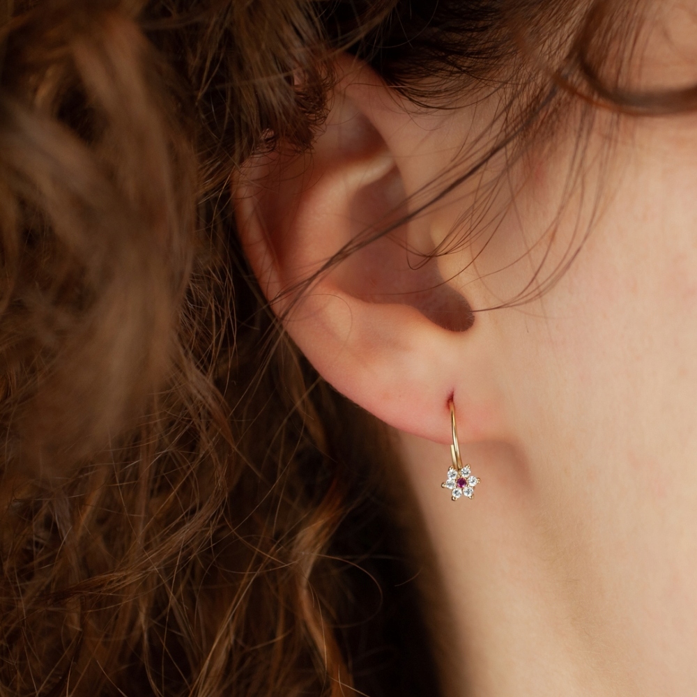 DELIKATNE DROBNE KOLCZYKI KWIATKI Z RUBINAMI ZŁOTO Marka Angel gold