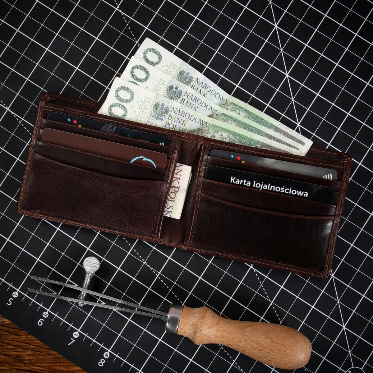 Tmavě hnědá Tenká Pánská Peněženka na Kreditní Karty z Kůže Belveder BW38