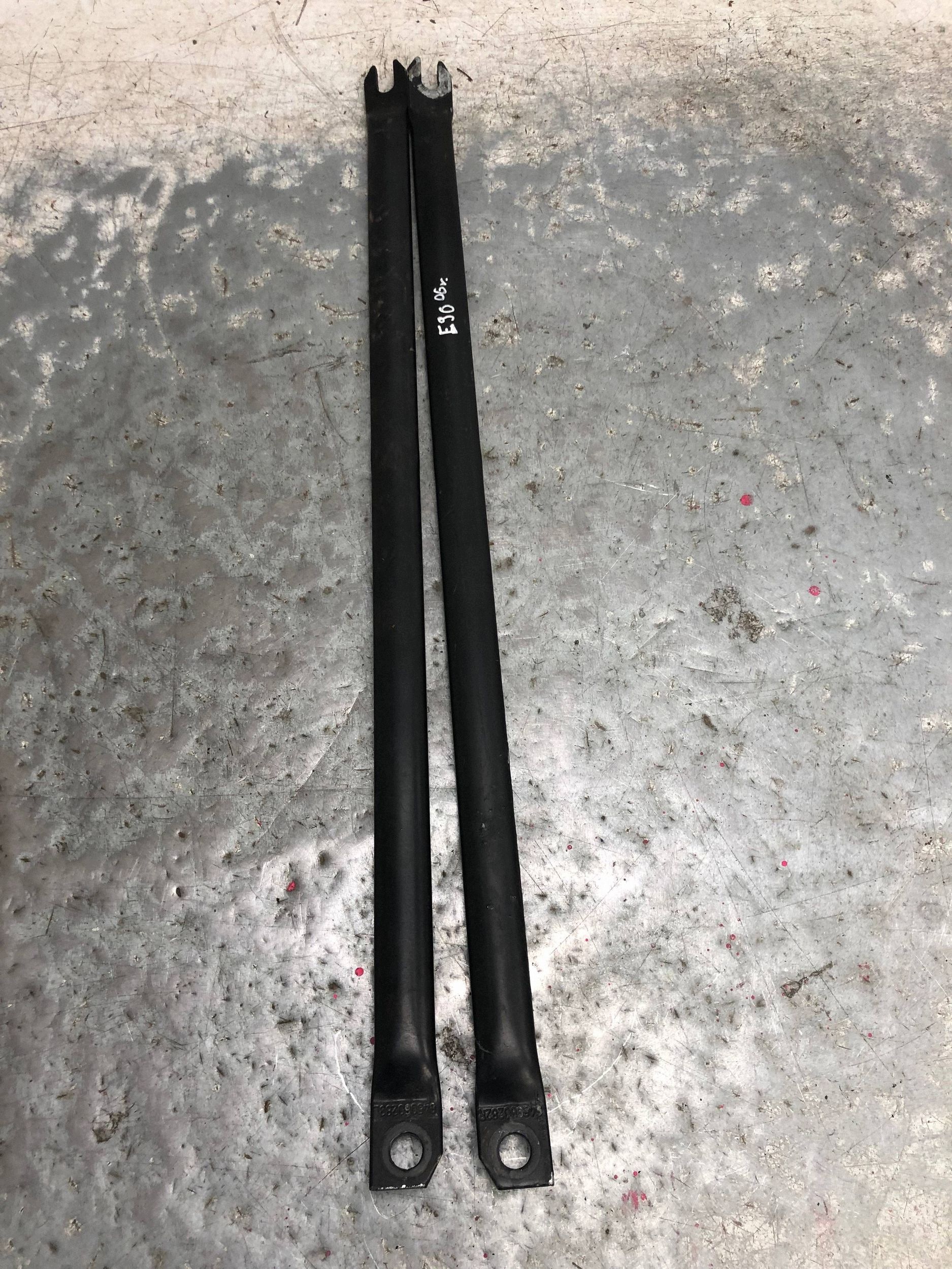 podpěra levá pravá BMW E90 646060282R 645060283L