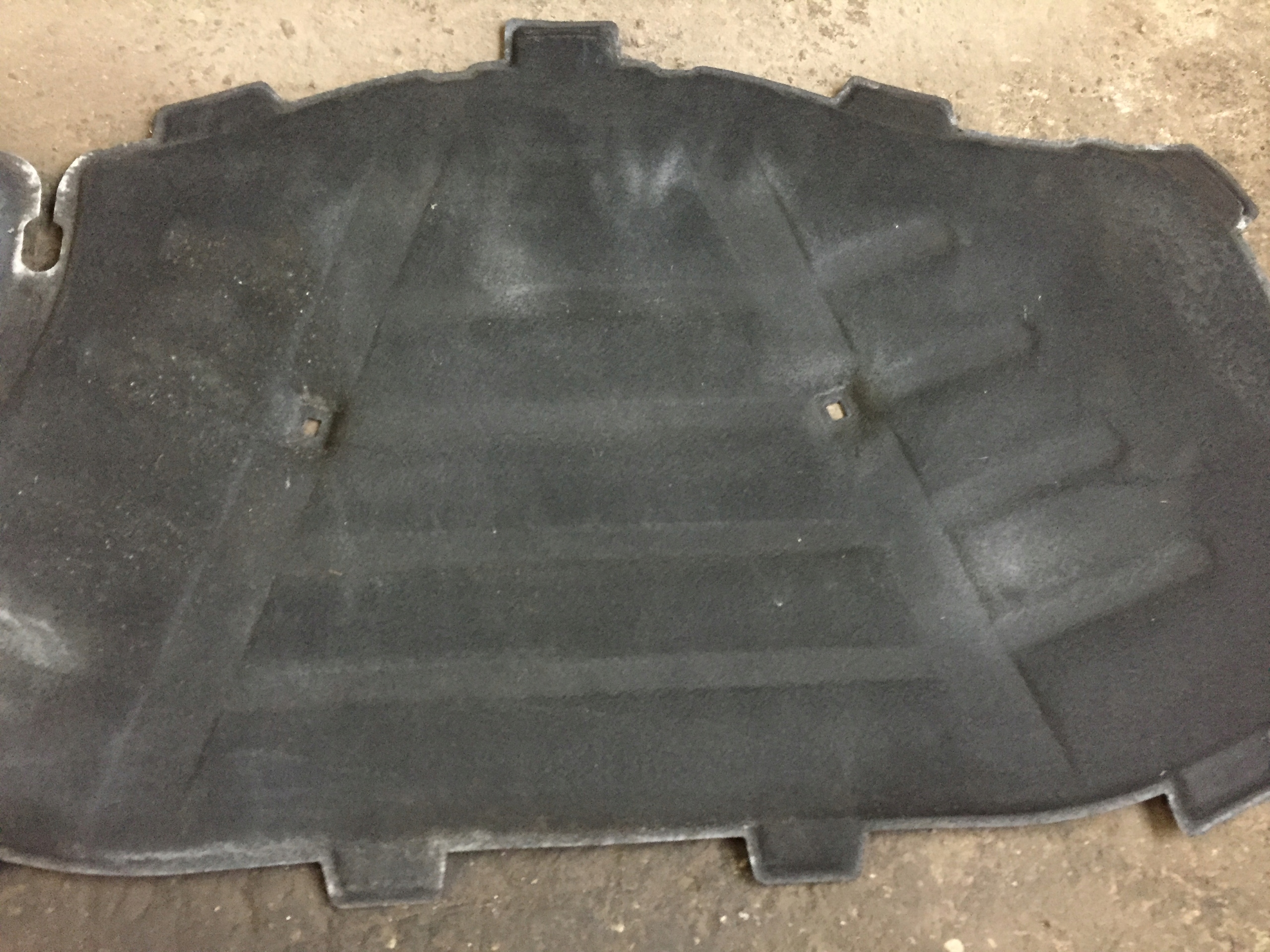 AUDI A3 8V izolacija haube 8V0868825