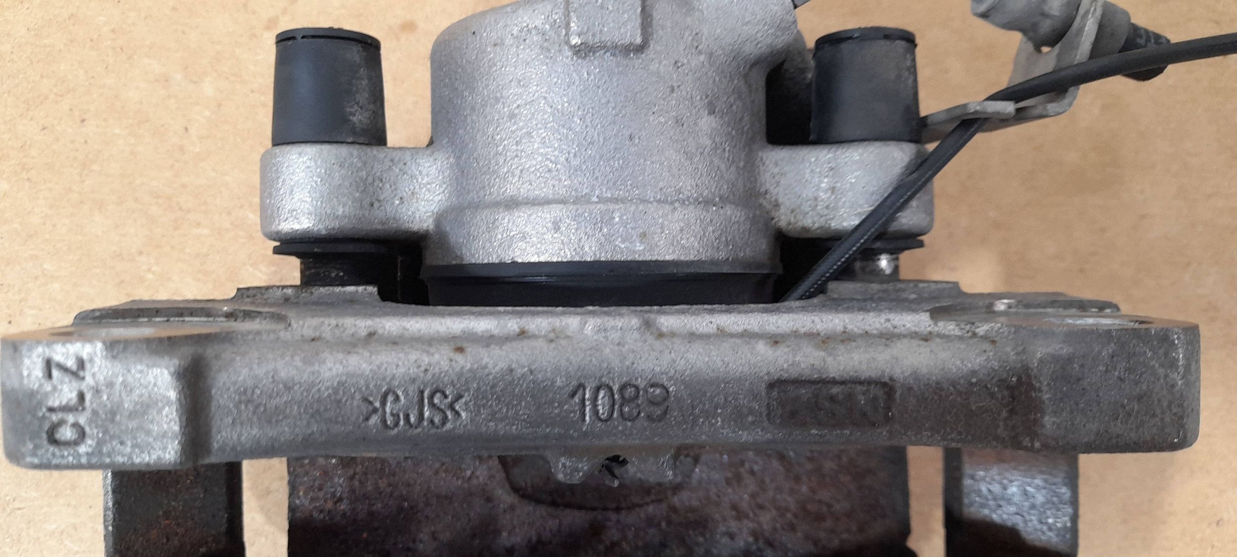 Audi A4 S4 B9 8W caliper brake front left CLZ0315 (B913)