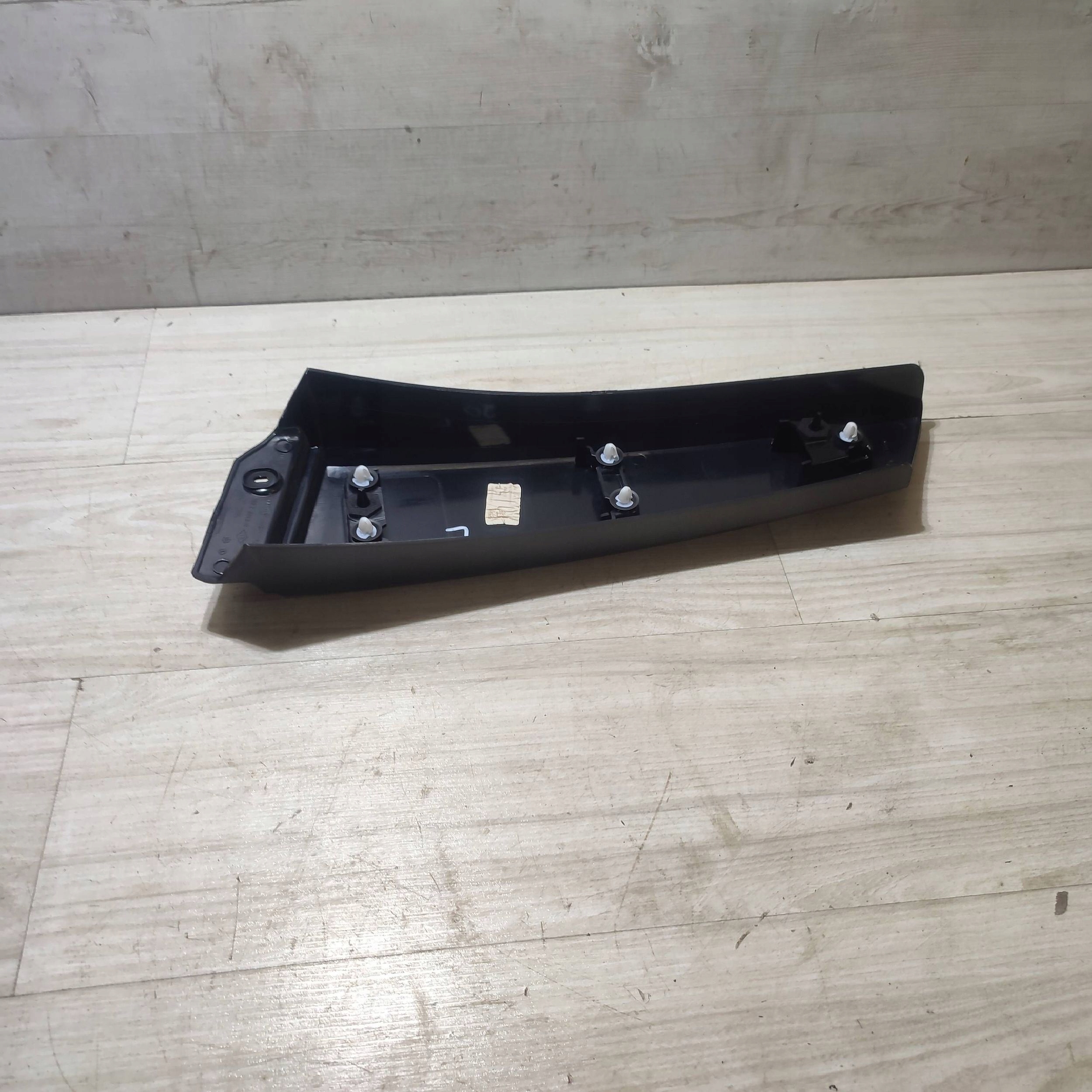 cover slupka left side Dacia Jogger 768198592R