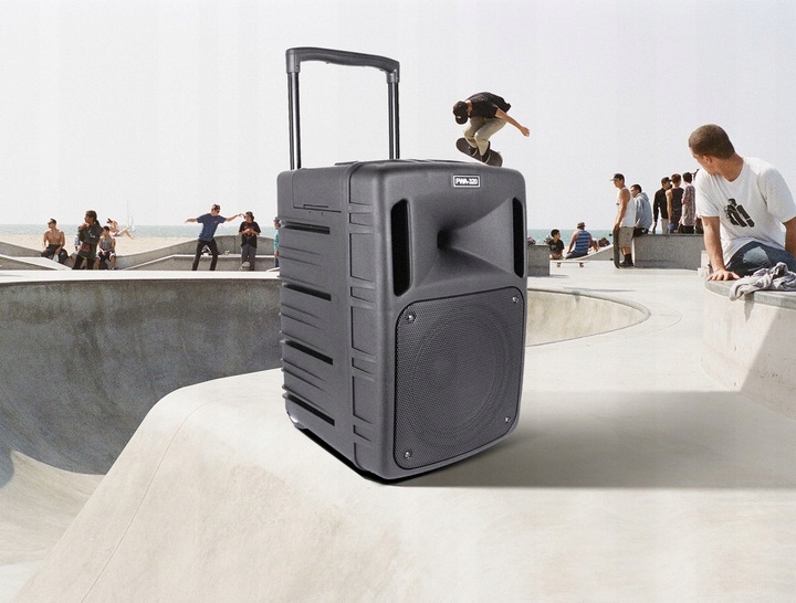 Kolumna mobilna PRO 400W bluetooth CD USB 2x mikrofon UHF AKUMULATOR Załączone wyposażenie 2x mikrofon, pilot