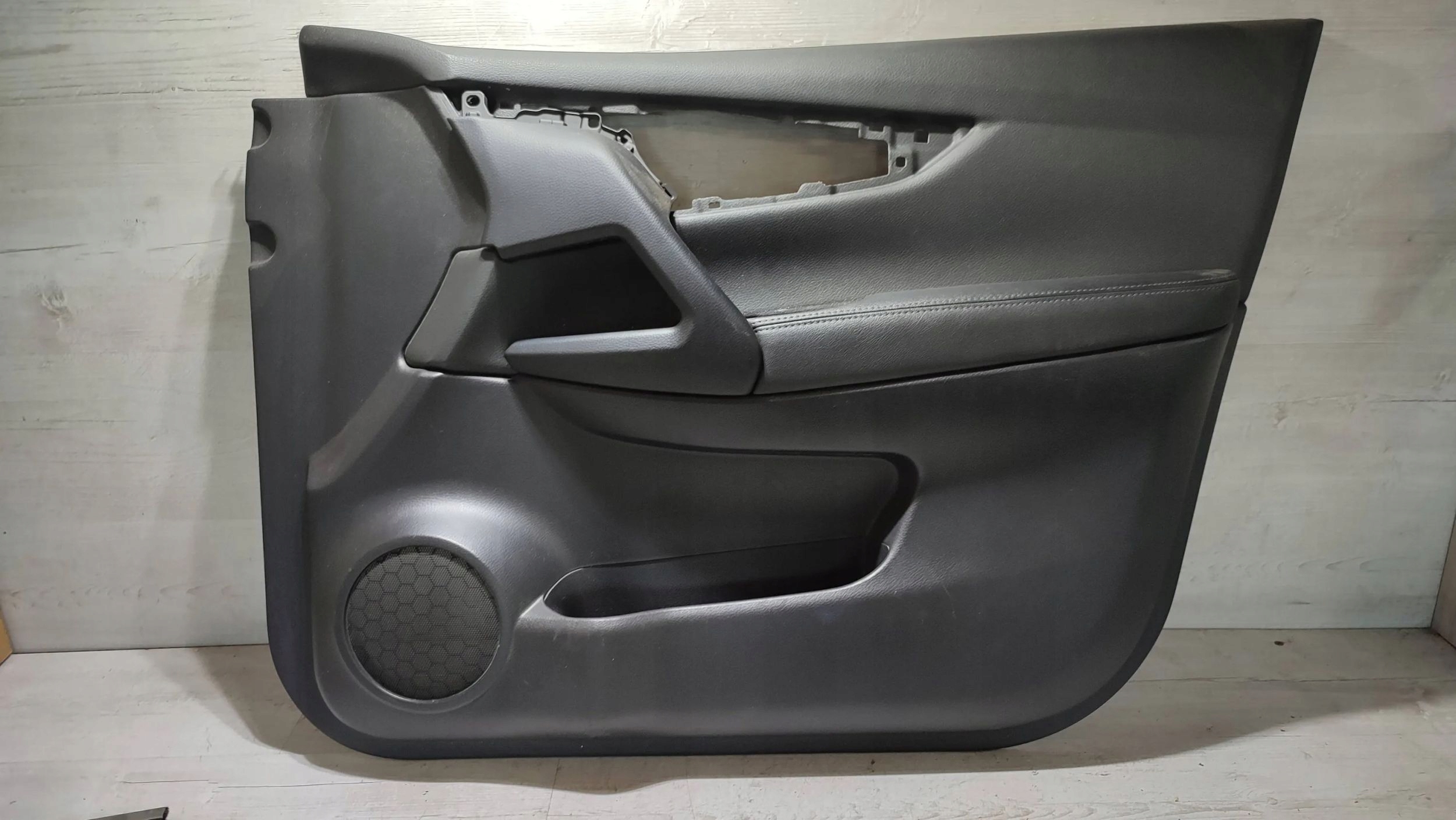 Nissan Qashqai 16r 1.5dci front side right side door upholstery