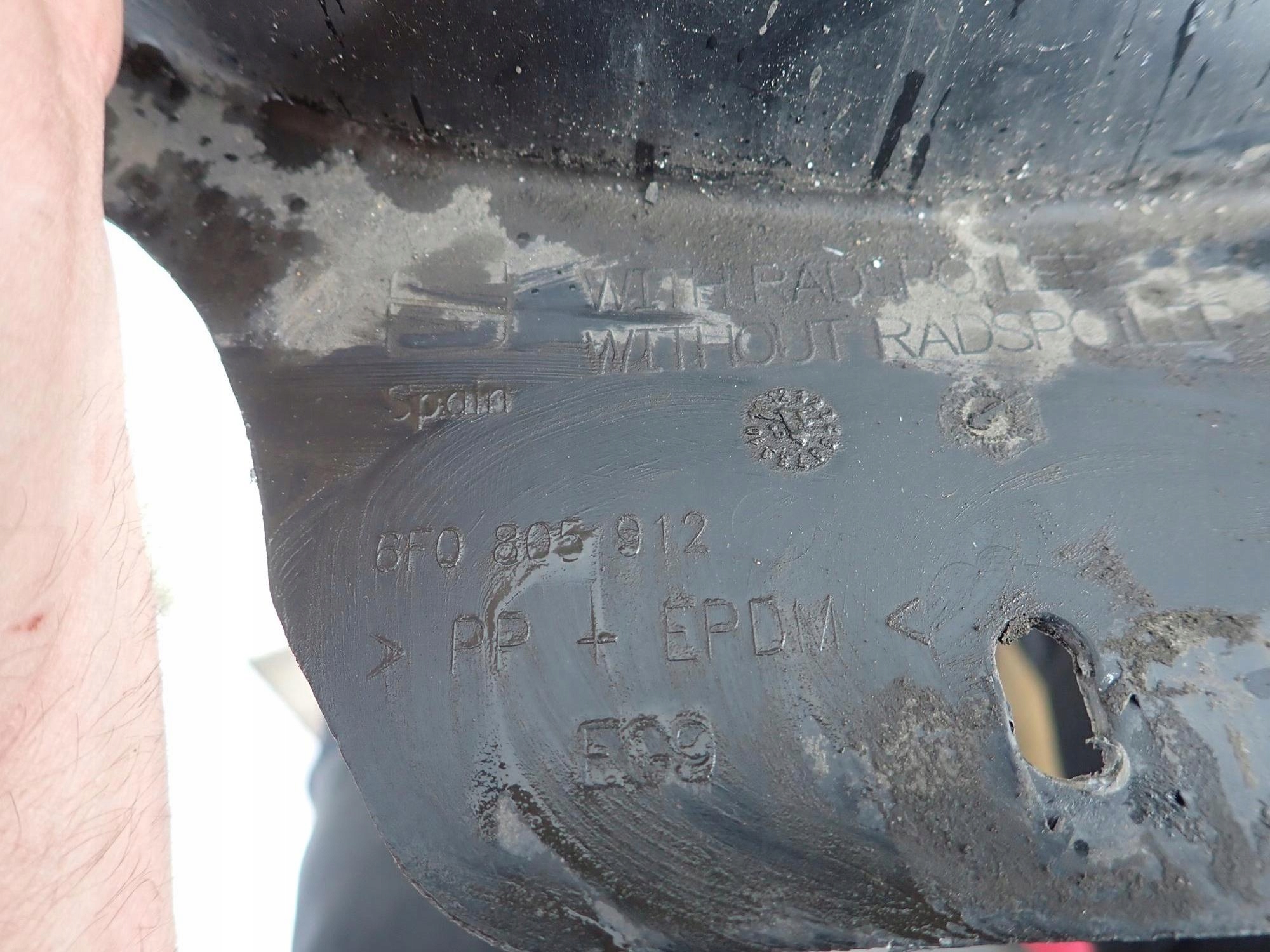 SEAT IBIZA V 6F 17- mudguard right front front