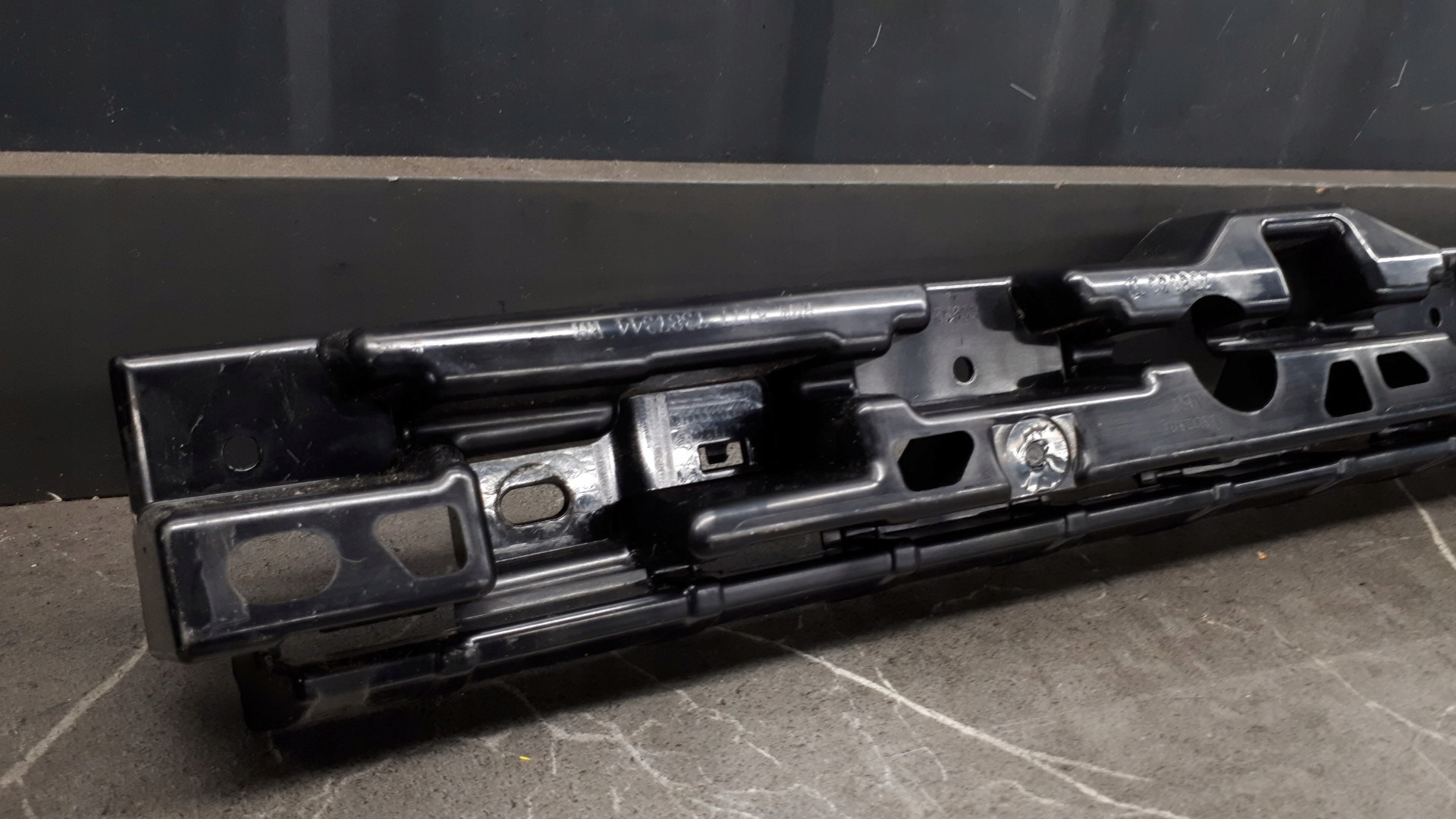 7387344 Przednia prawa strona osłona progu uchwyt wspornika BMW 5 G30 530d Marka BMW