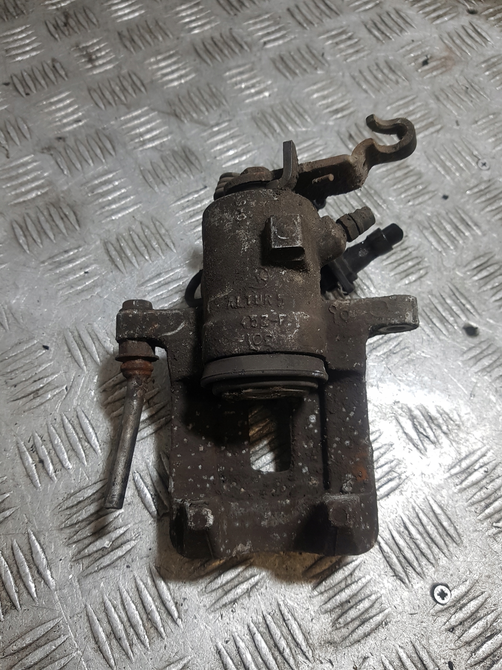 caliper brake right rear part rear SKODA OCTAVIA 2 TRW
