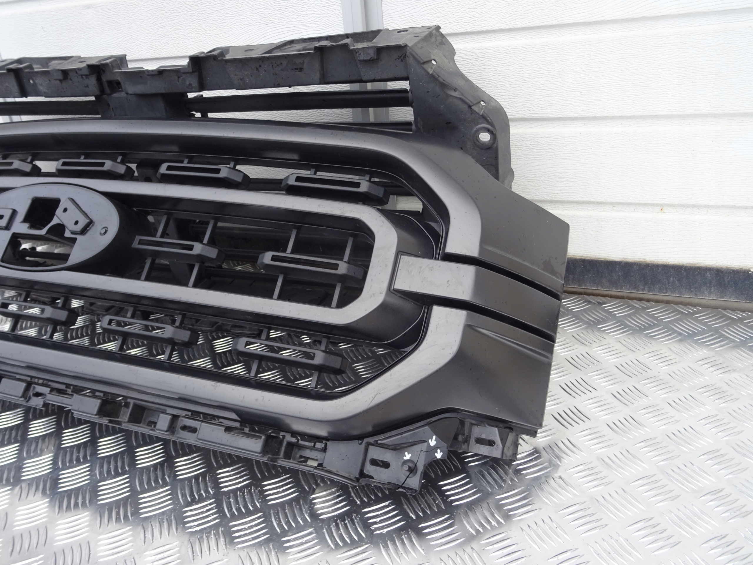 FORD F150 XLT SUPER CAB 2021 22- GRILL ATRAPA ŻALUZJA KIEROWNICA PRZÓD USA Typ samochodu 4x4/SUV Samochody osobowe