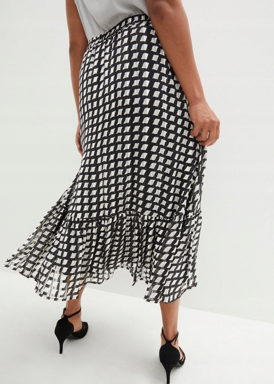 AA110 SPÓDNICA DAMSKA KLASYCZNA WE WZÓR BONPRIX 44 CZARNA Płeć kobieta