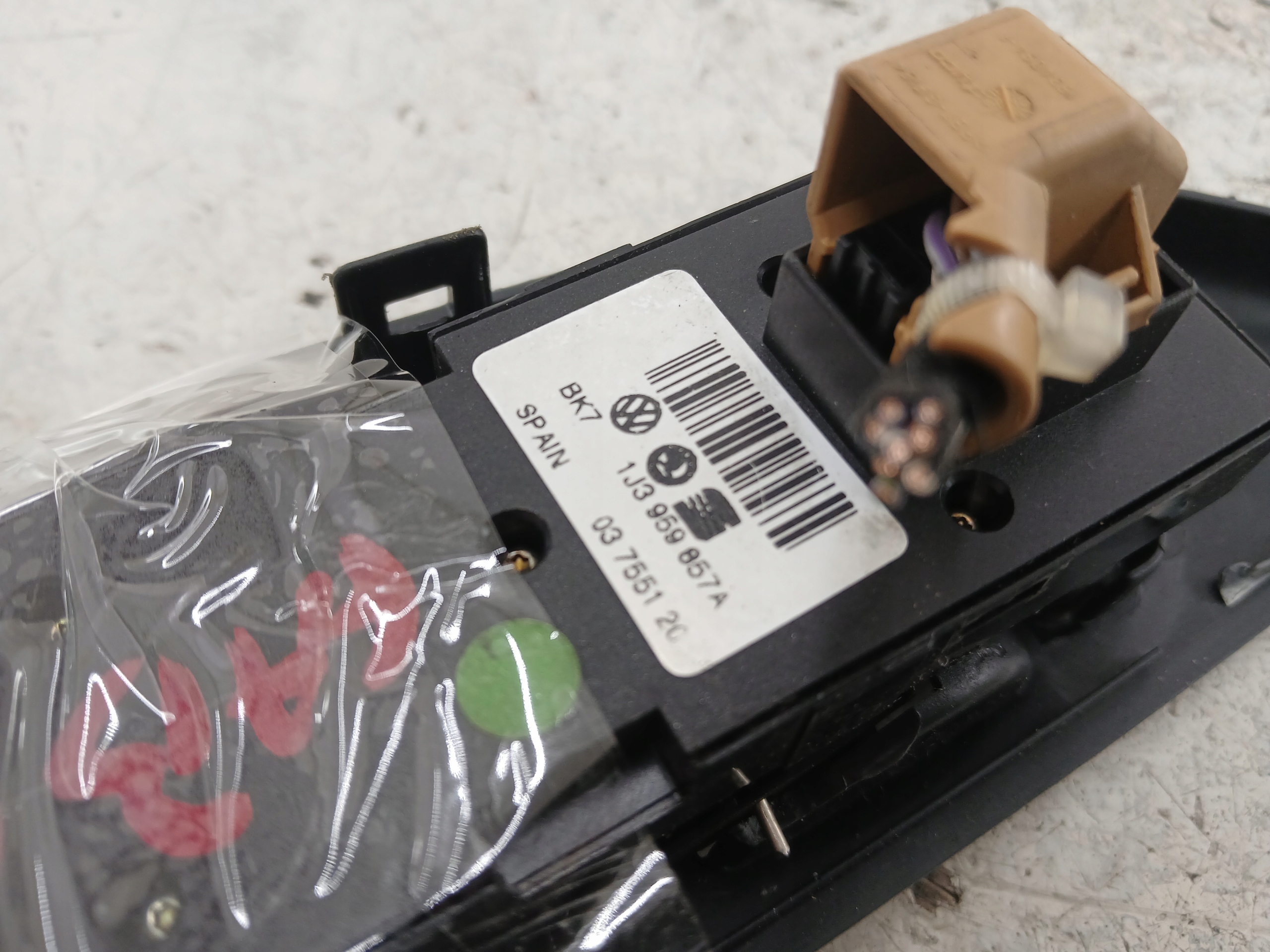 SKODA FABIA a PANEL okna levý předek 1J3959857A