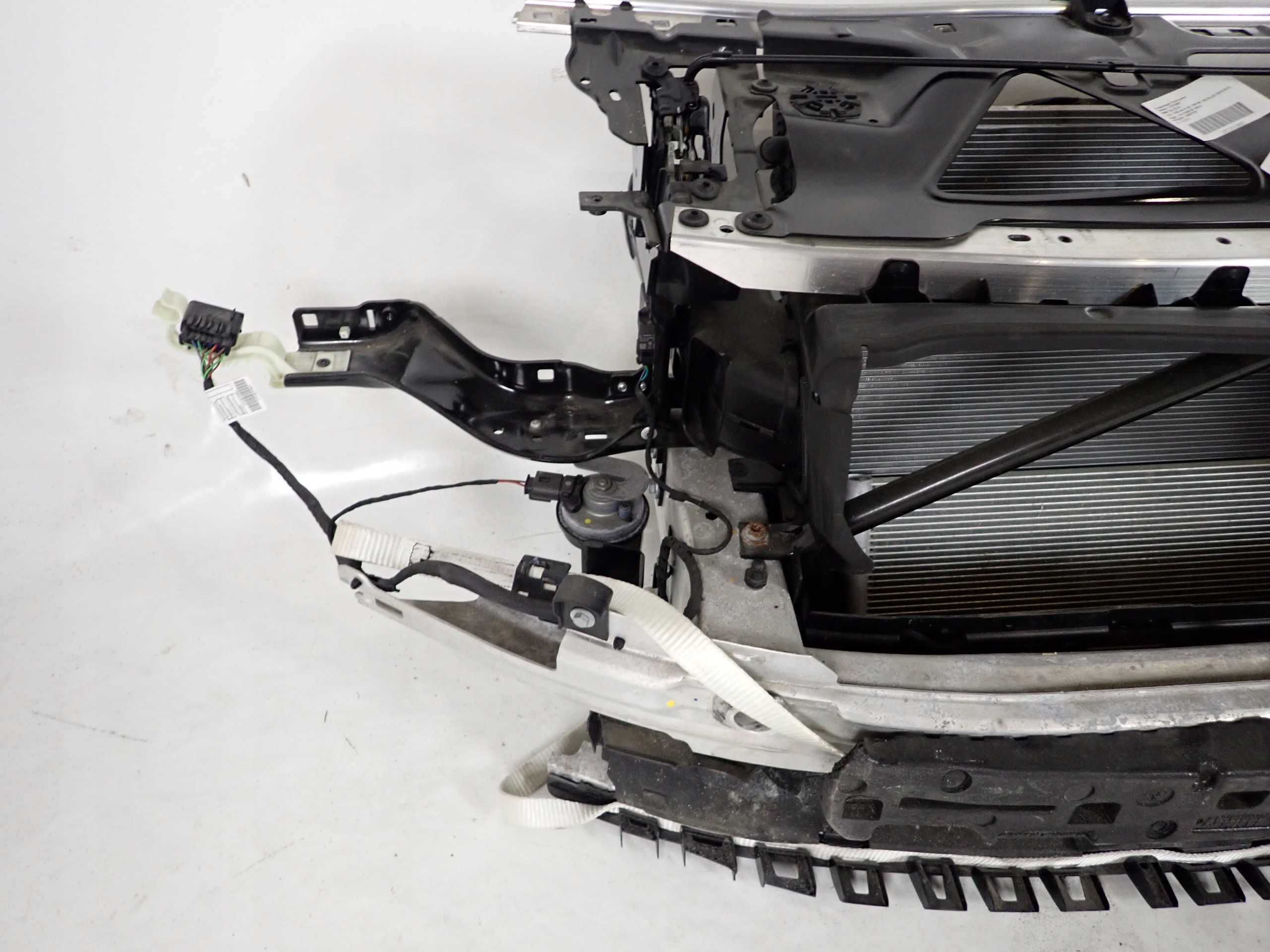 BMW 7 G11 G12 support panel for radiators pillar radiator