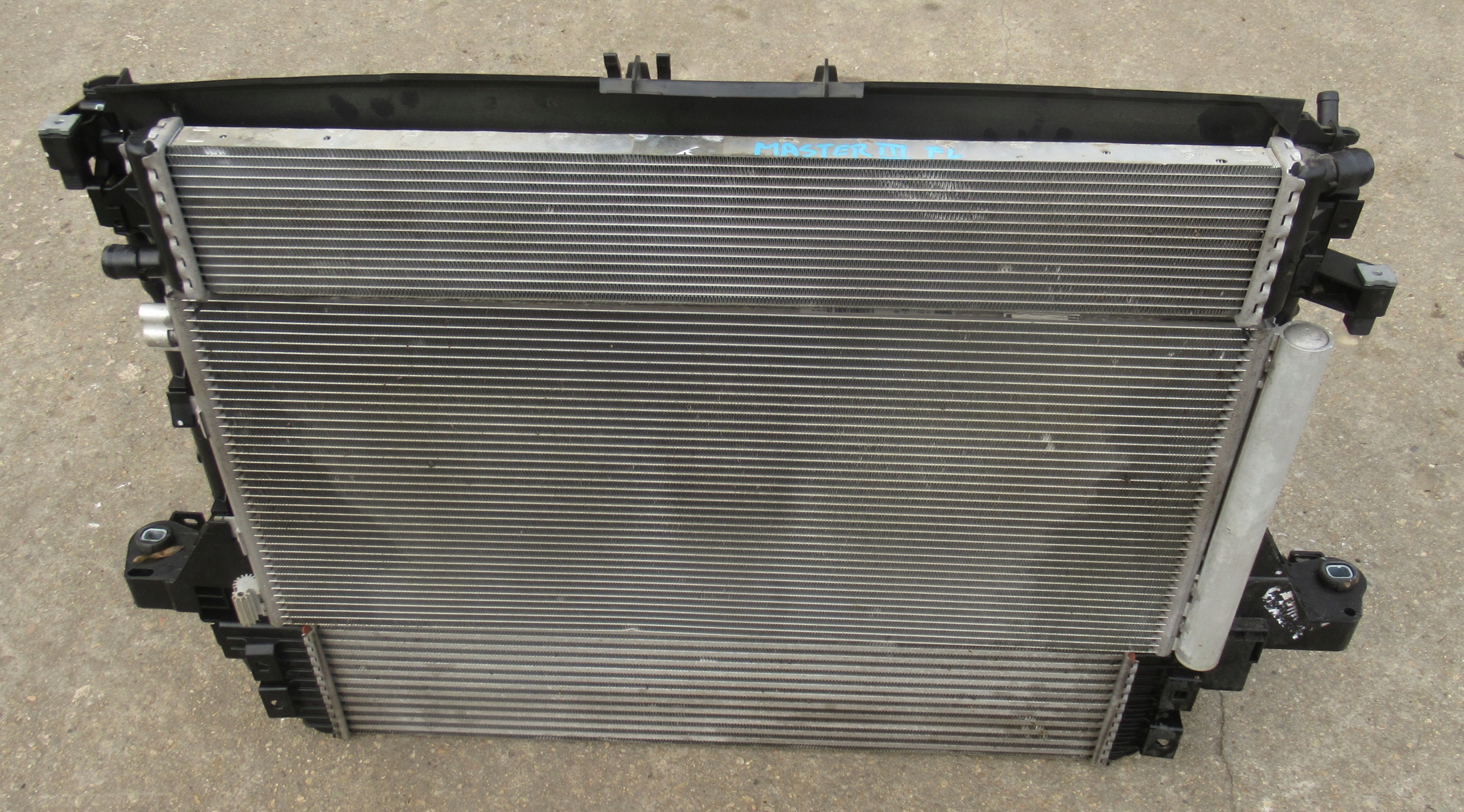 RENAULT MASTER III 2.3 DCI Radiatore / Raffreddatore completa
