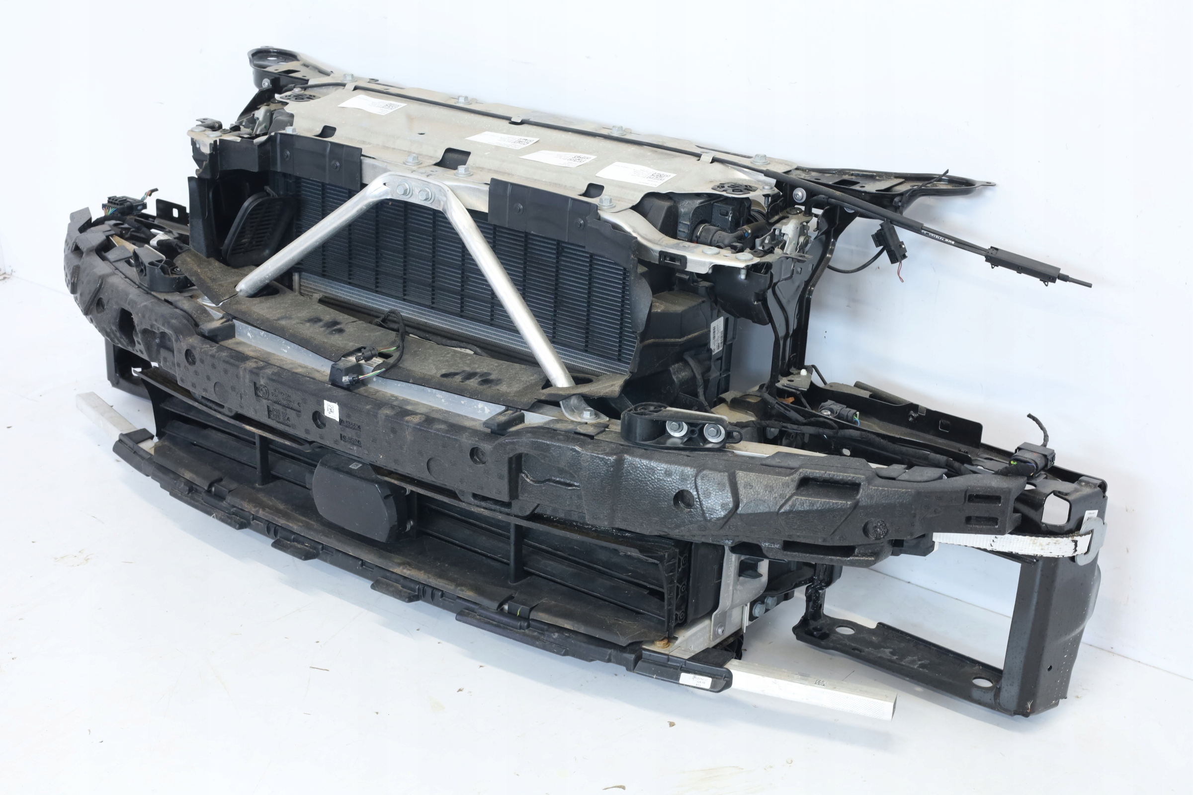 WZMOCNIENIE PAS RADAR CHŁODNICE BMW G20 G21 330i USA Typ samochodu Samochody osobowe