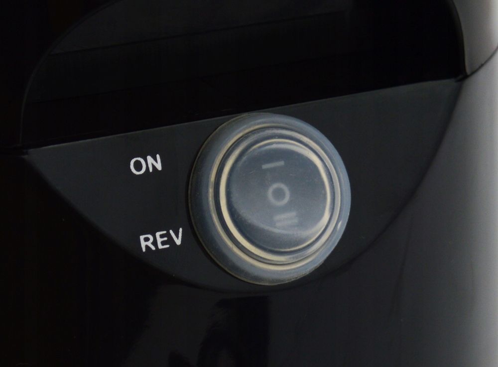 WYCISKARKA WOLNOOBROTOWA do soków i owoców S350 Odpływ soku do pojemnika na sok