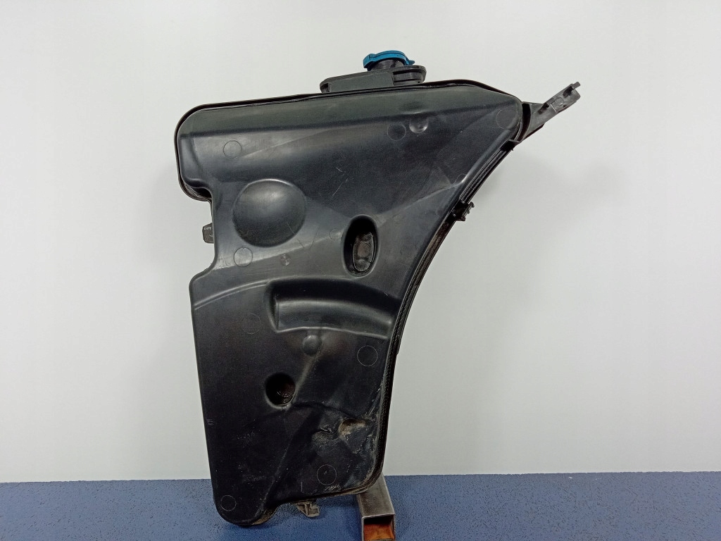 BMW 5 G30 G31 бачок омывателя 7357290