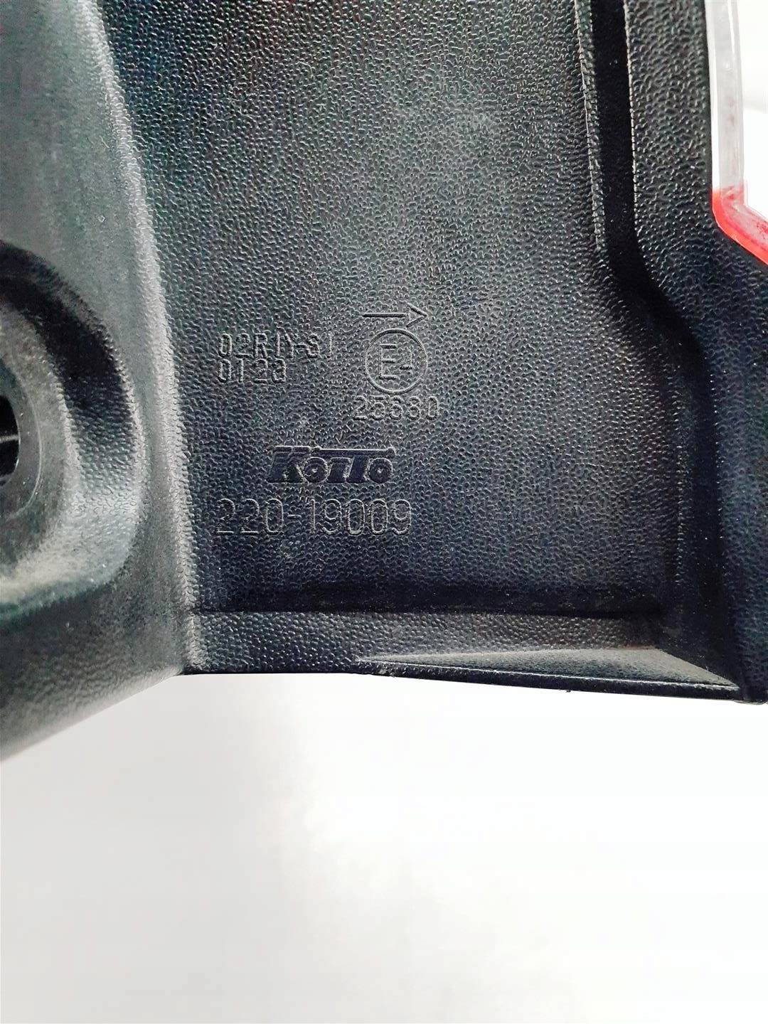 QASHQAI II J11 LIFT 17+ PRAWA LAMPA TYŁ LED CIEMNA Waga produktu z opakowaniem jednostkowym 10 kg