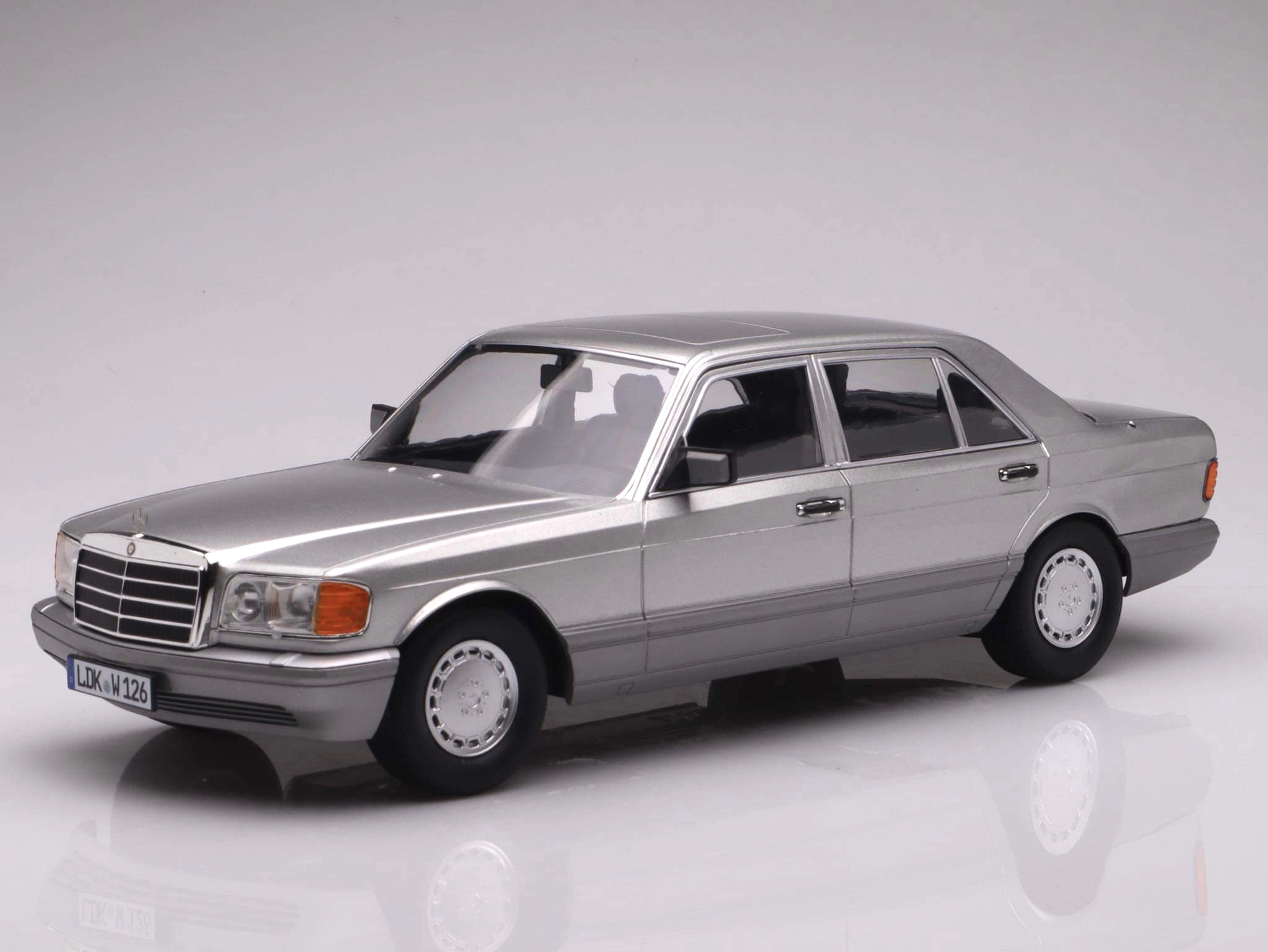 Model auta Mercedes-Benz 560 SEL S-class (W126) - 1985 iScale 1:18