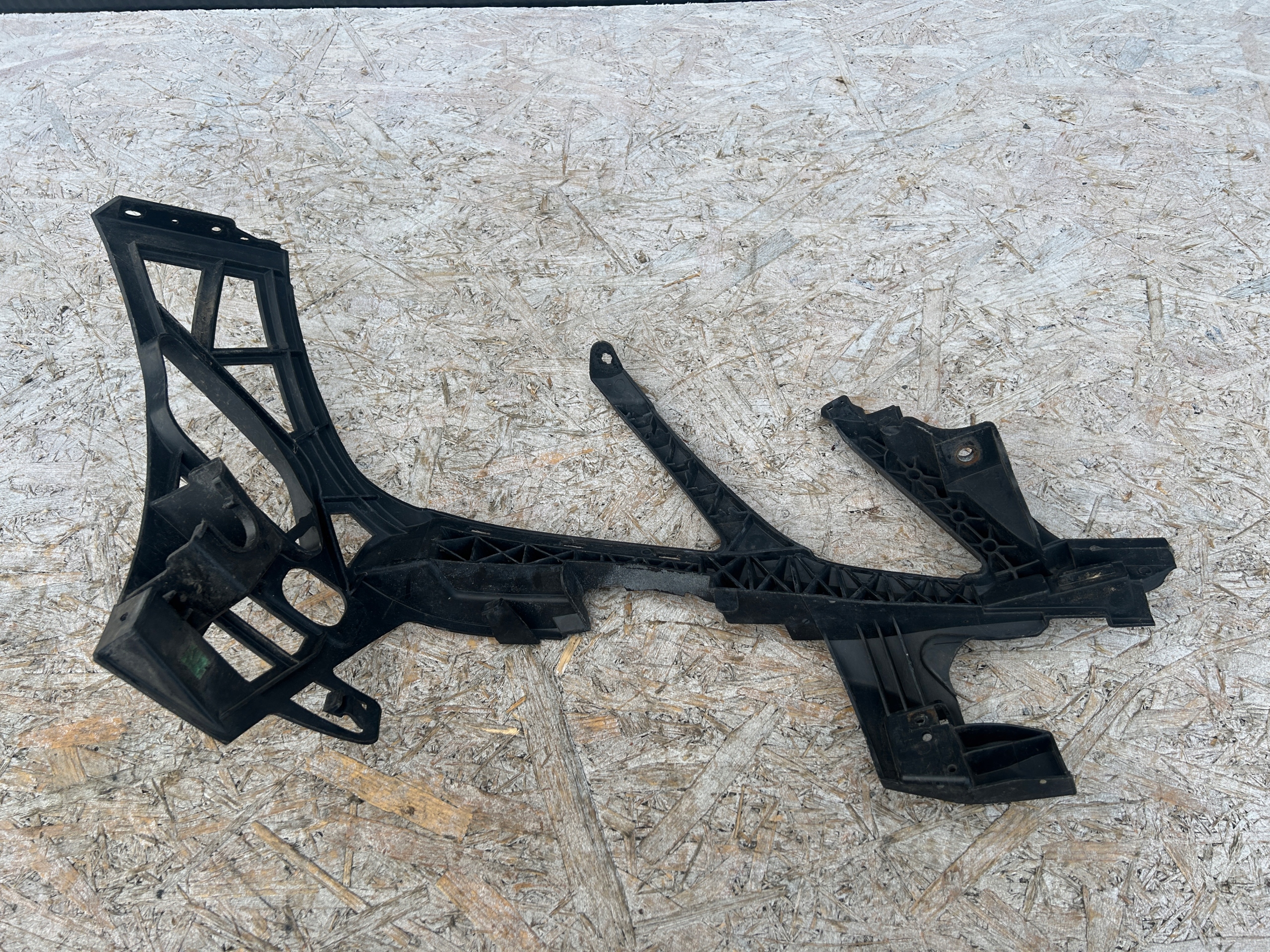 bumper bracket left front MERCEDES E-KLASA 212 AMG A2128852165