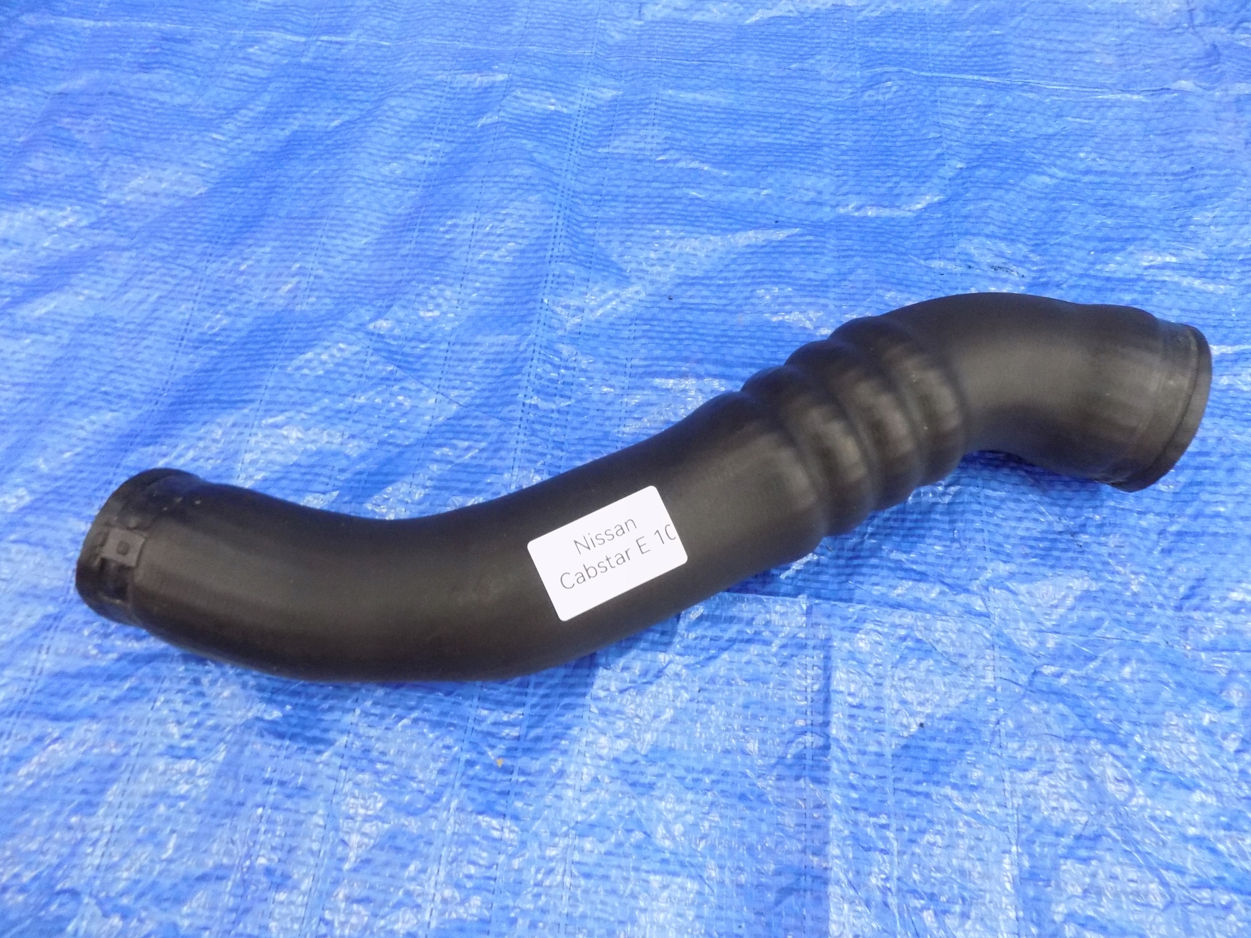 ВОЗДУХОВОД ТРУБА NISSAN CABSTAR E 98-06R 3,0