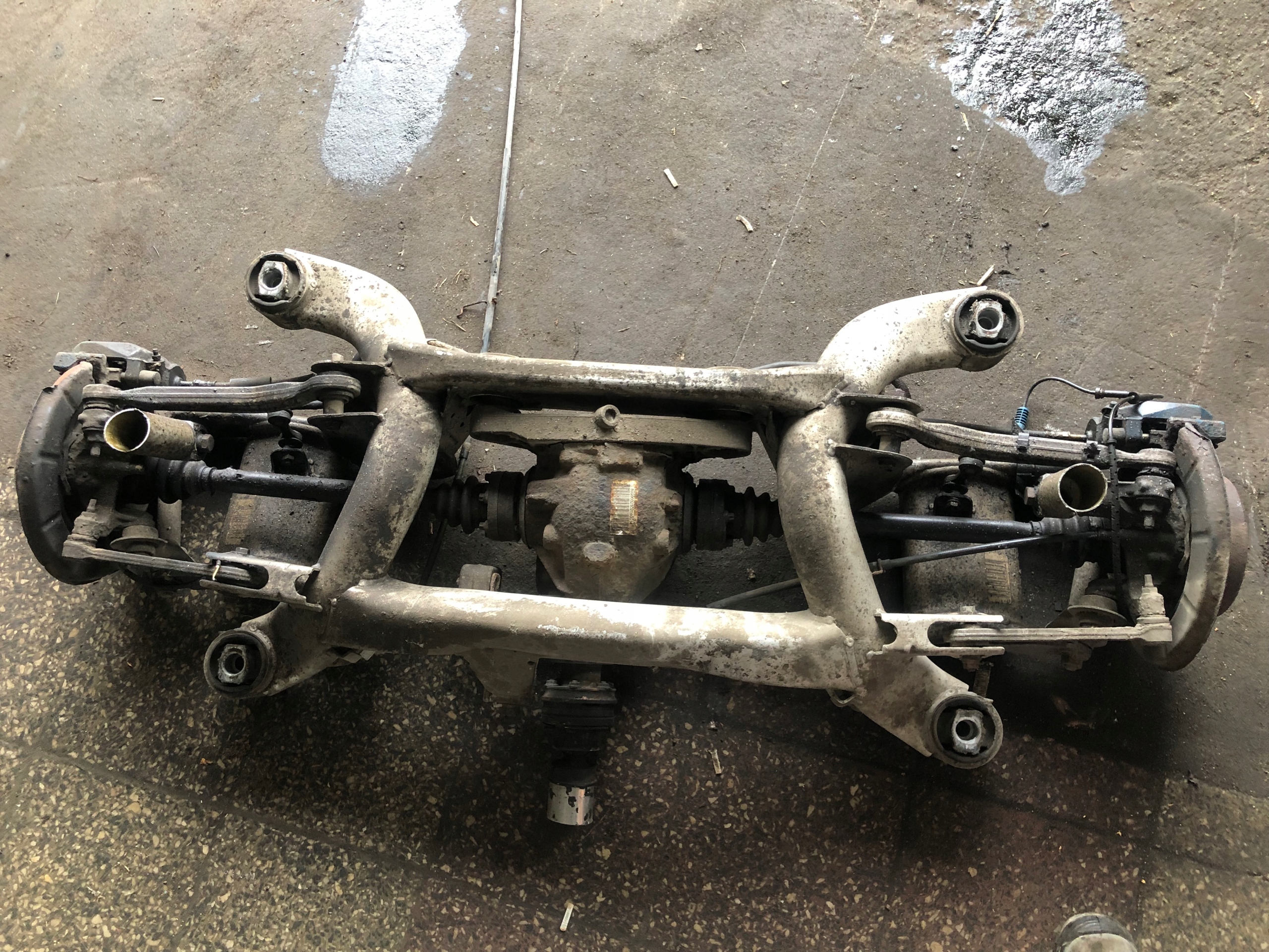ZAWIESZENIE TYLNE BMW E39 2.5 1428615