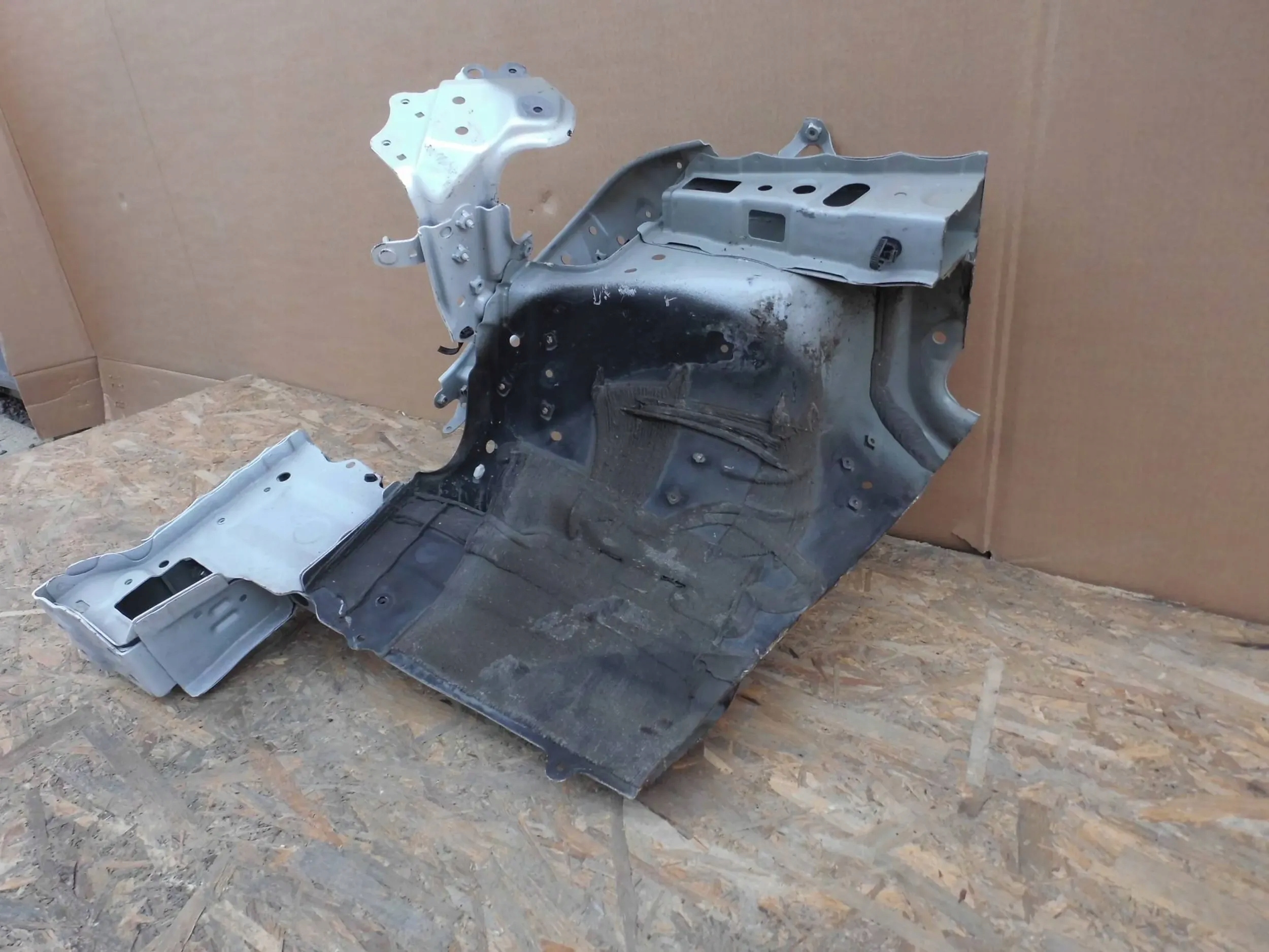 Lexus NX300H quarter quarter left front holder lights was