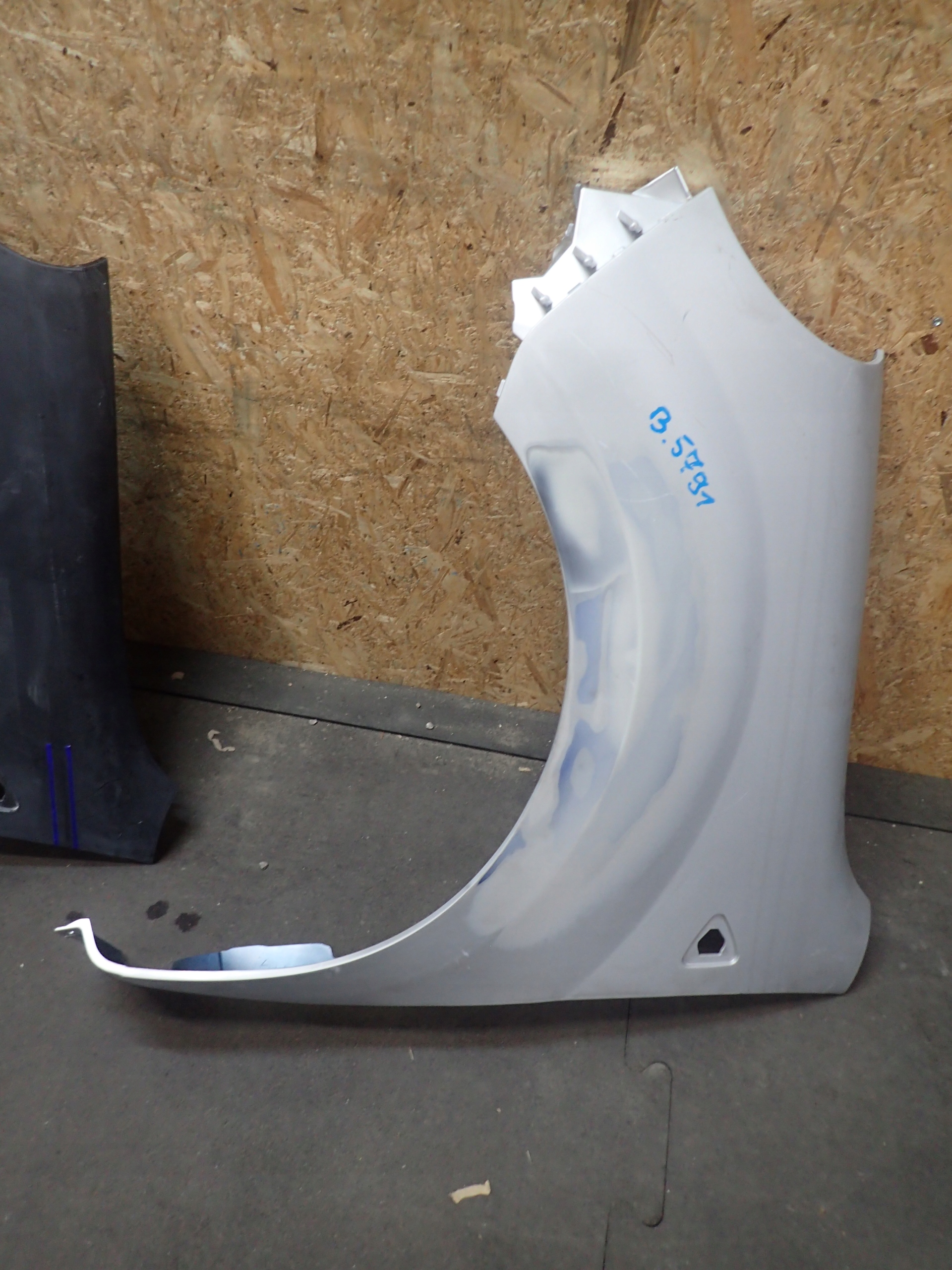 blatník předek levý RENAULT KANGOO 08