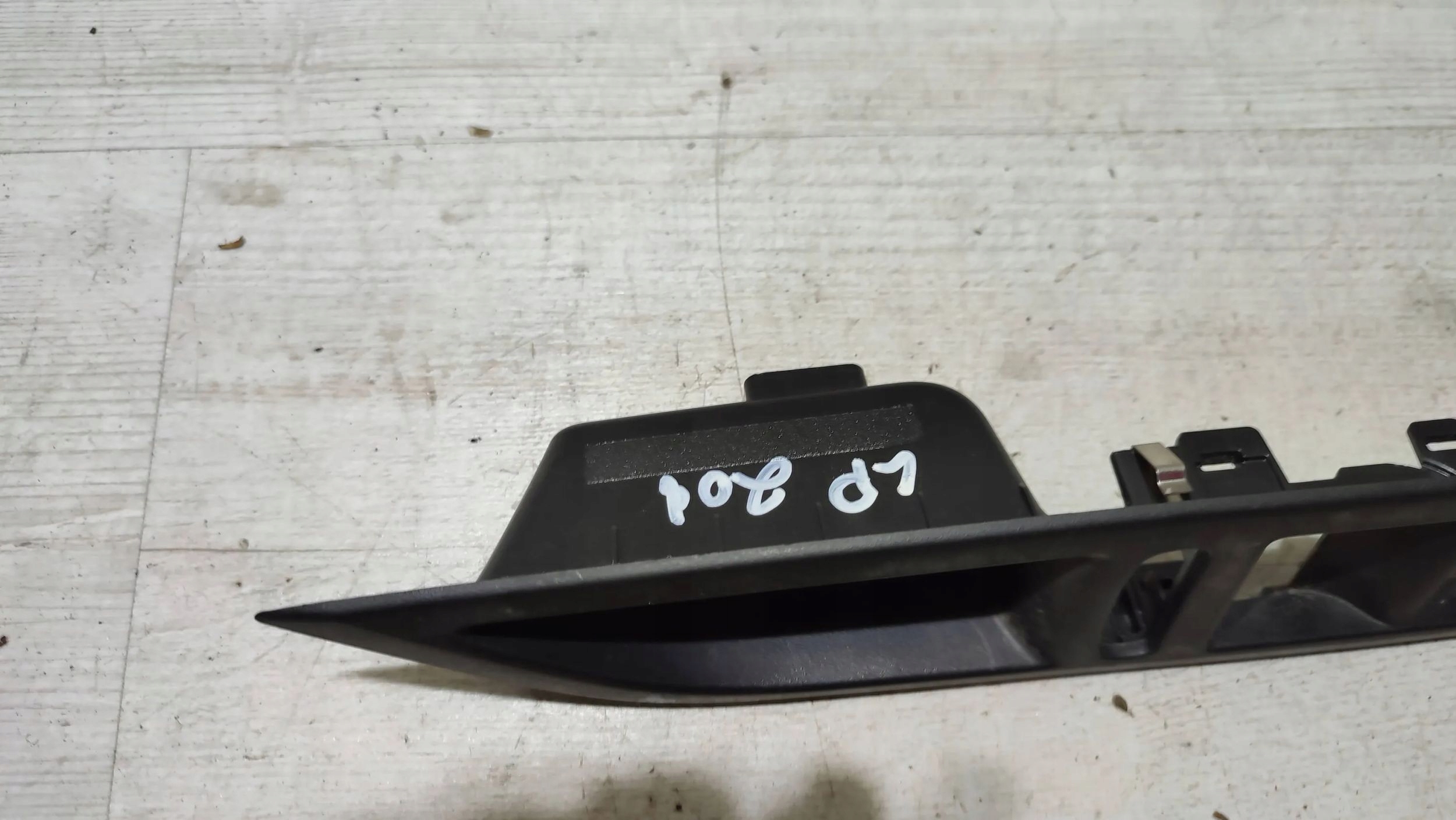 Peugeot 208 II 23r 1.2 front side left cover przycisku windows