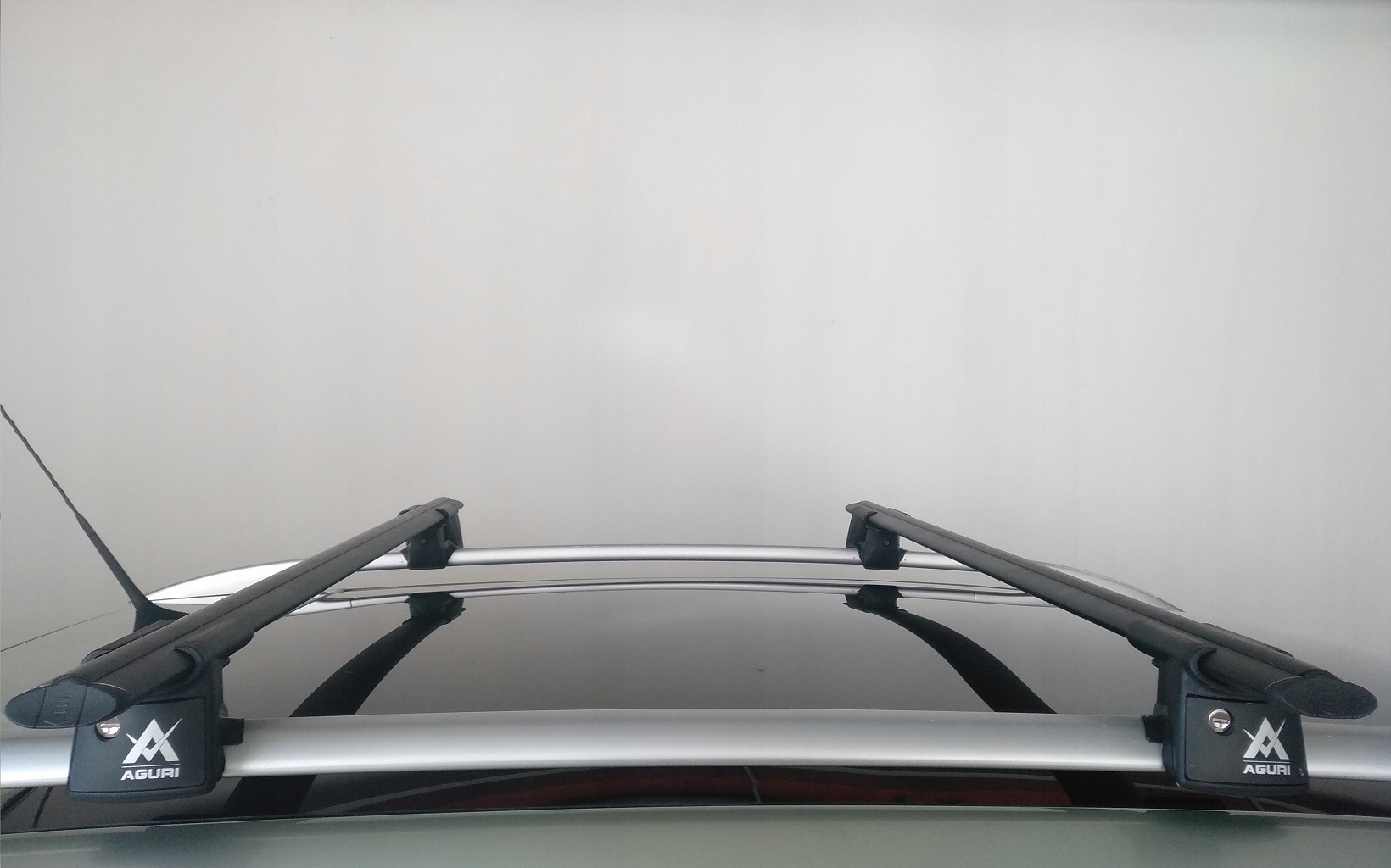 BAGAŻNIK DACHOWY BELKI NA RELINGI KLASYCZNE AGURI RUNNER II R2 CZARNY 135 Producent Aguri