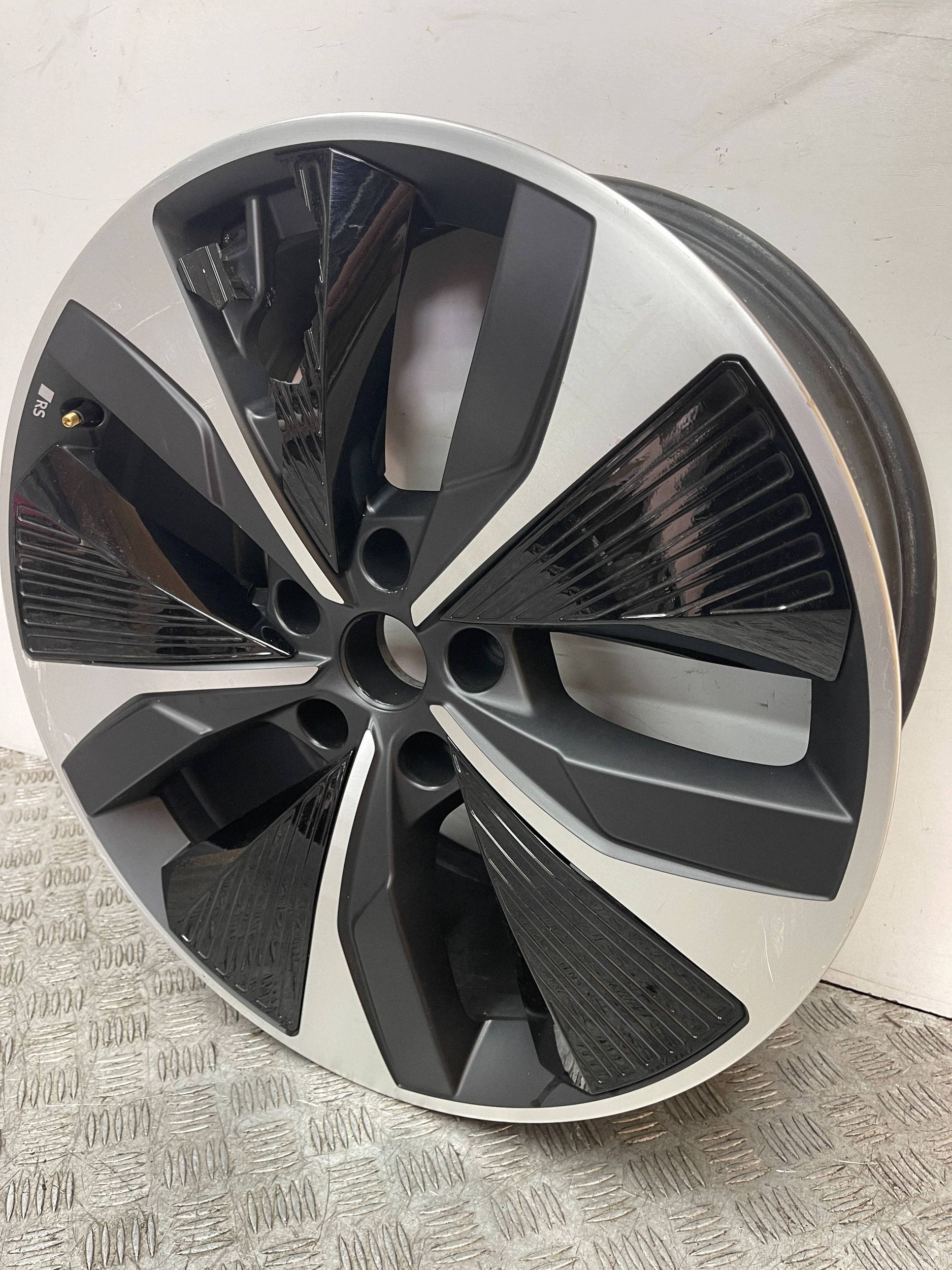 disk hliníkový AUDI Q6 E-TRON 9J X 21 ET29 85H601025AQ