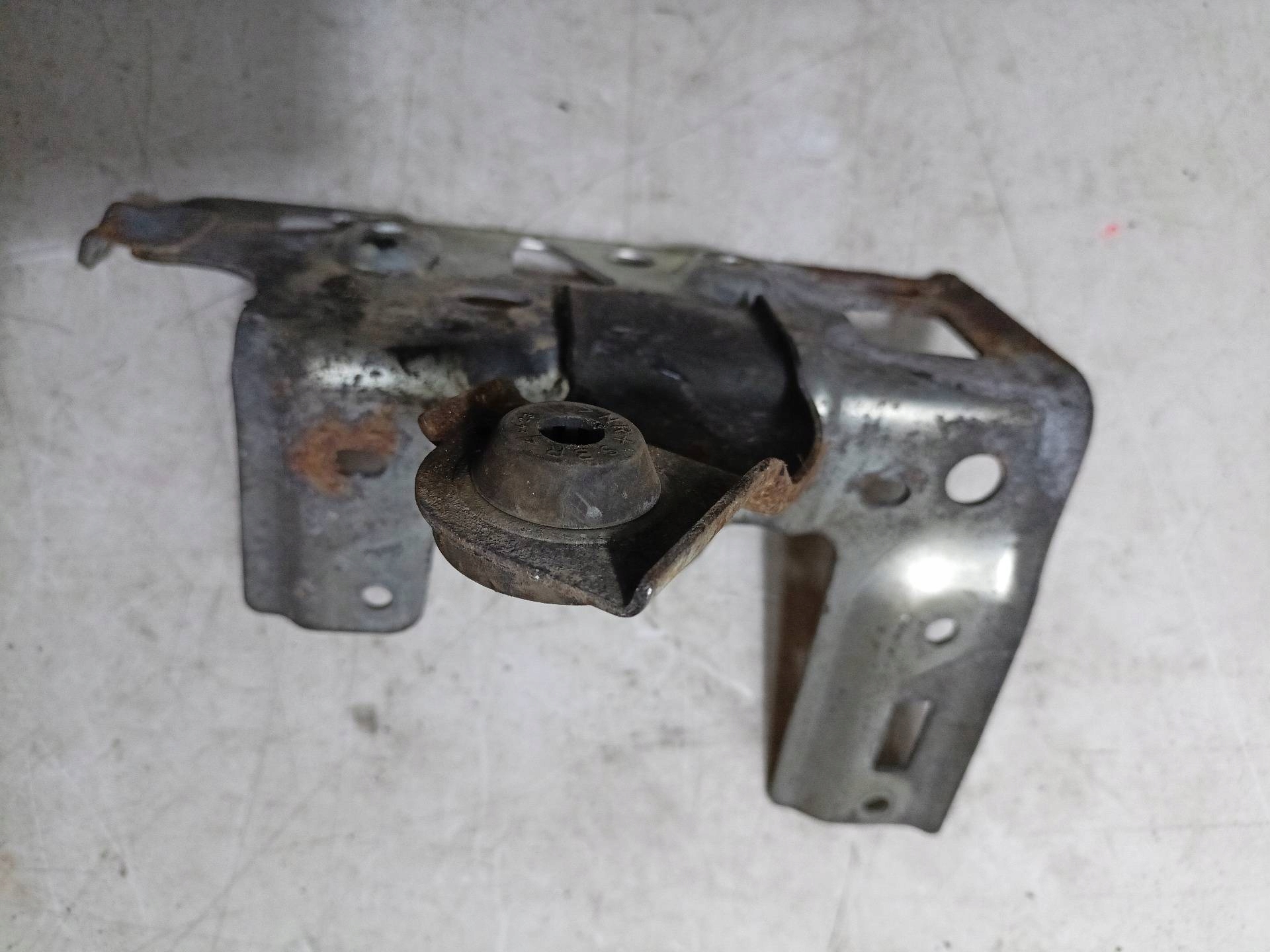 držač akumulatora Nissan Qashqai J10 2008