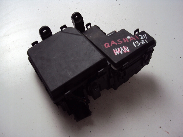 SKRZYNKA BEZPIECZNIKÓW NISSAN QASHQAI J11 13-21