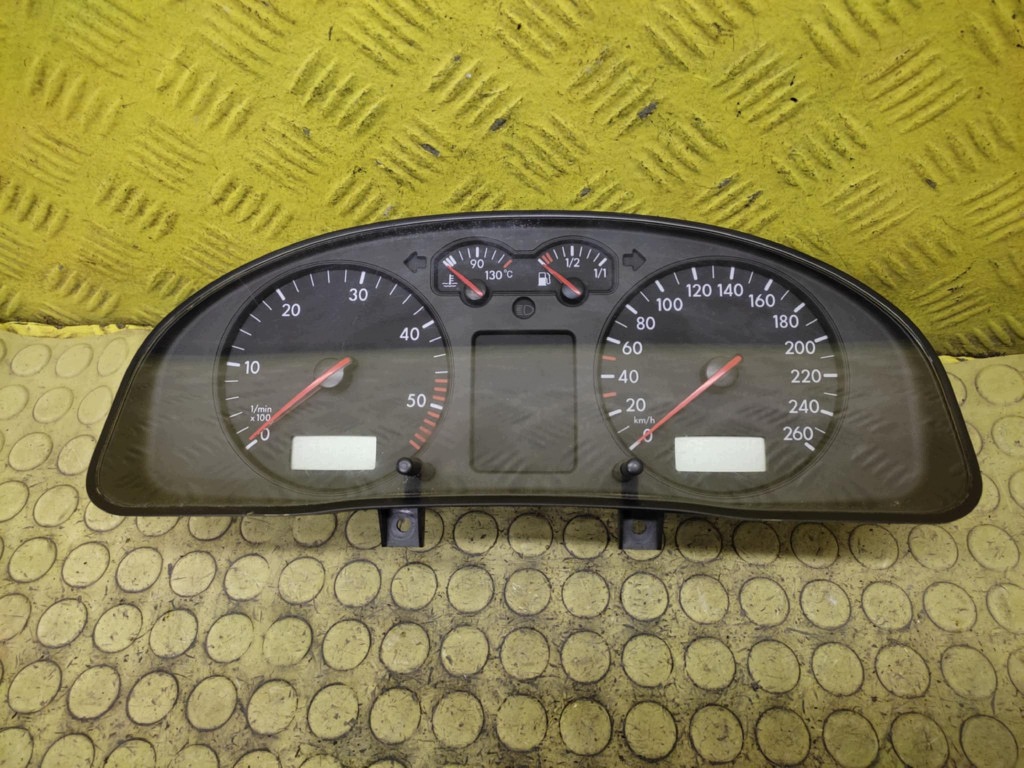 VW PASSAT B5 budíky 3B0920802A
